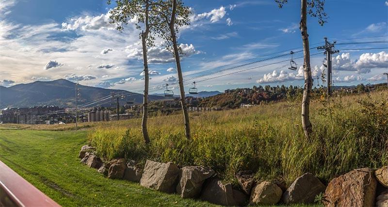 Bear Claw 104 - True Ski-in Ski-out Access, Slope Views & Winter Shuttle! view 5