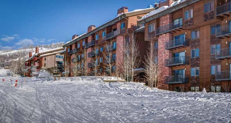 Bear Claw 412 - Ski-in Ski-out Condo! view 4