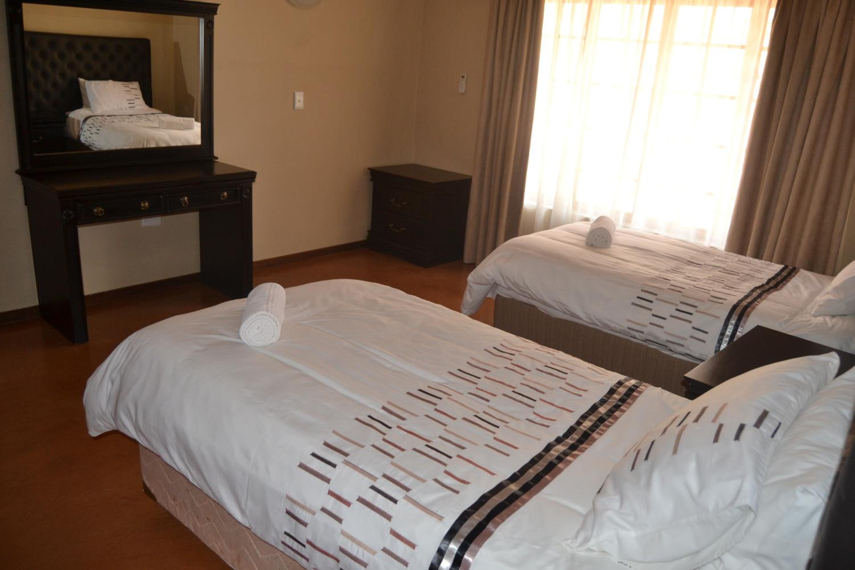 Thabaledi Game Lodge