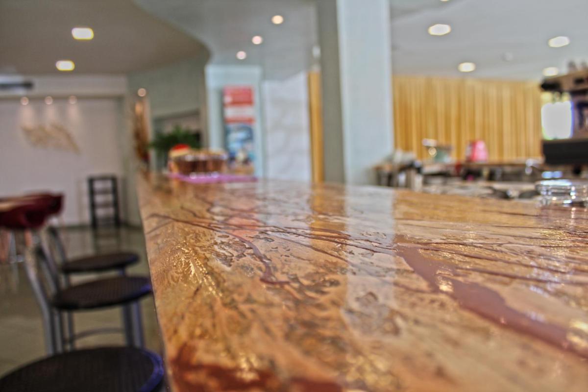 bar