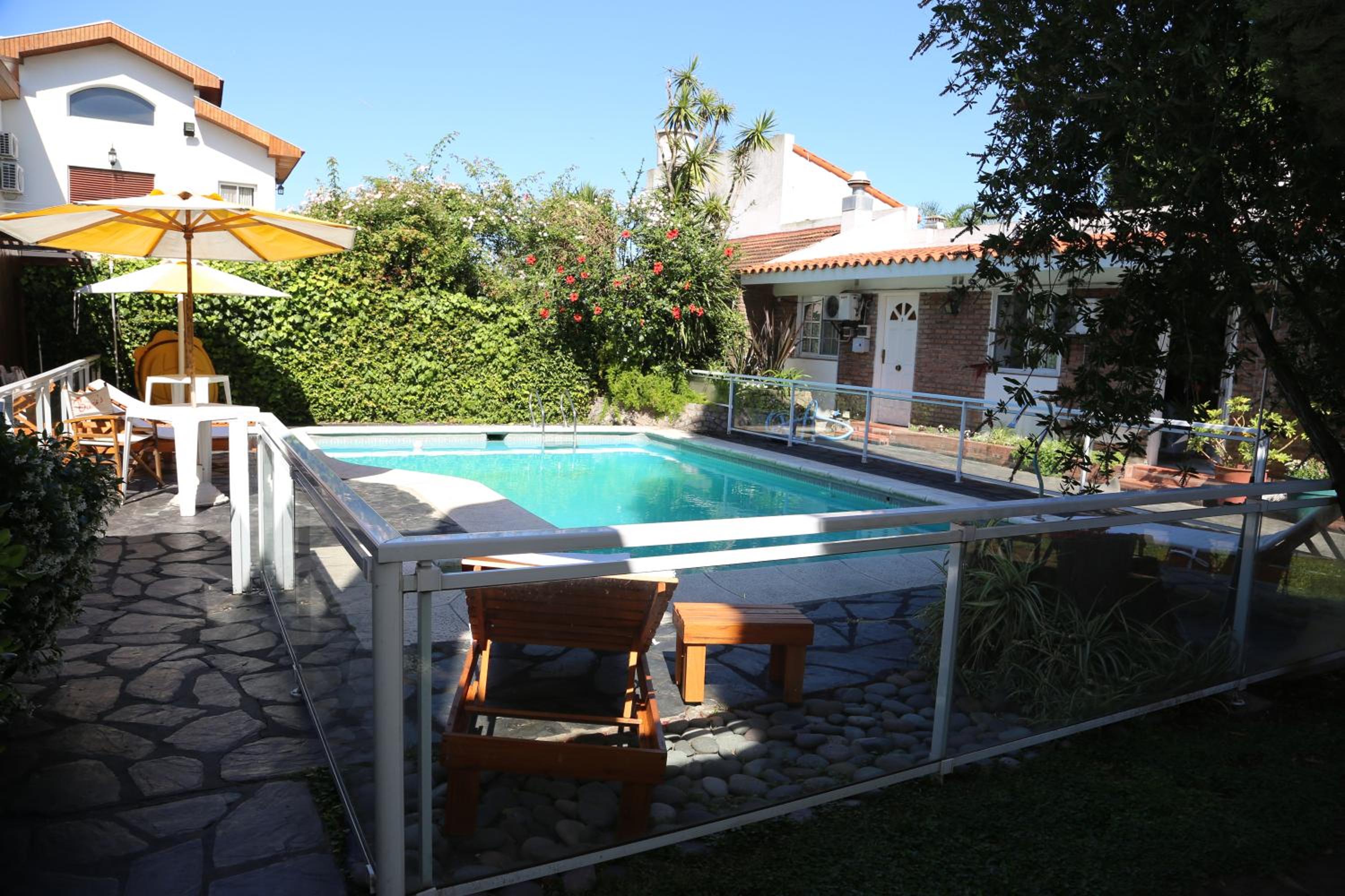 Bernie's Bed & Breakfast , A 3 KILOMETROS DEL AEROP EZEIZA, VAN ,IN-OUT, FREE EZEIZA AIRPORT