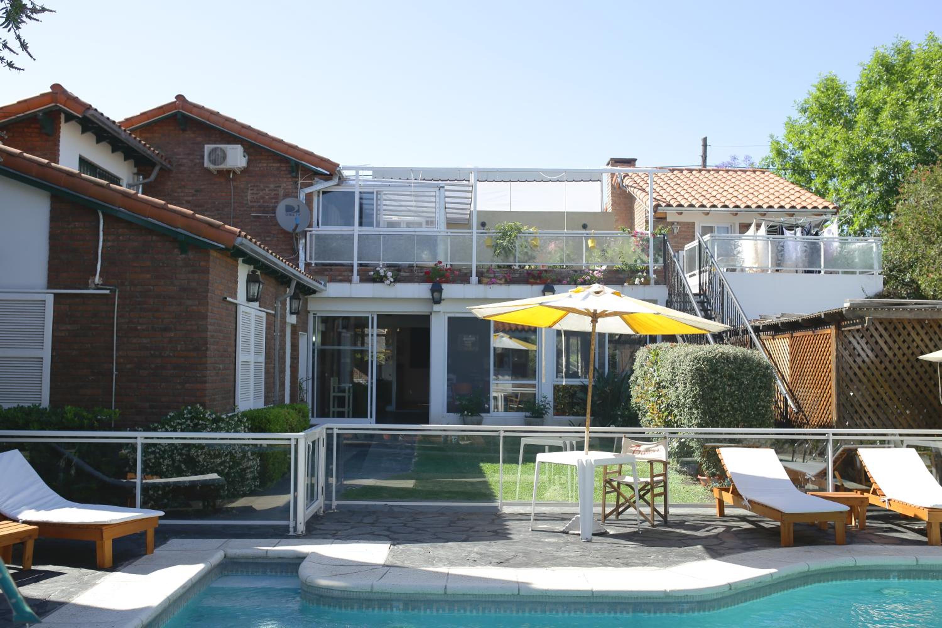 Bernie's Bed & Breakfast , A 3 KILOMETROS DEL AEROP EZEIZA, VAN ,IN-OUT, FREE EZEIZA AIRPORT