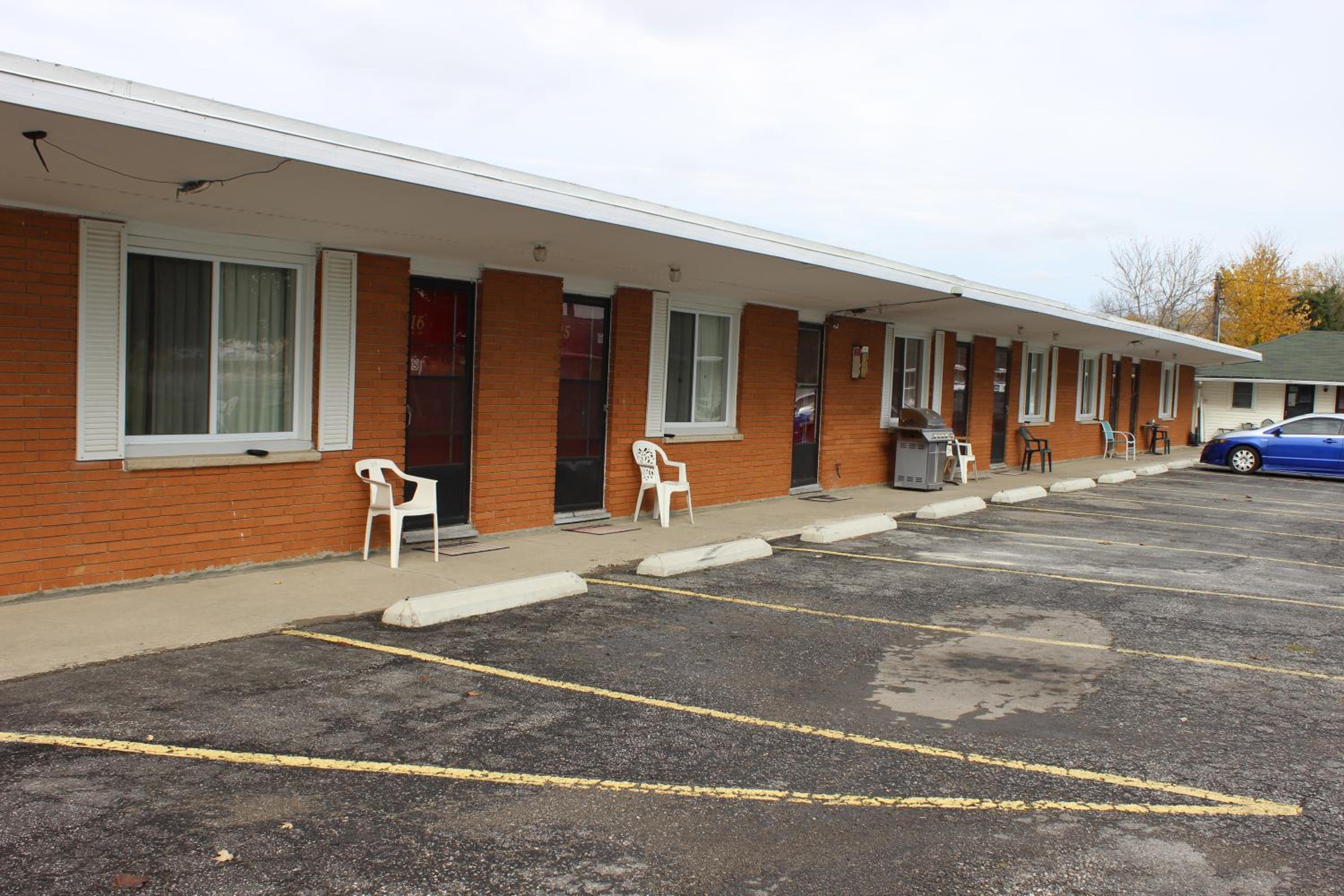 Colonial Motel