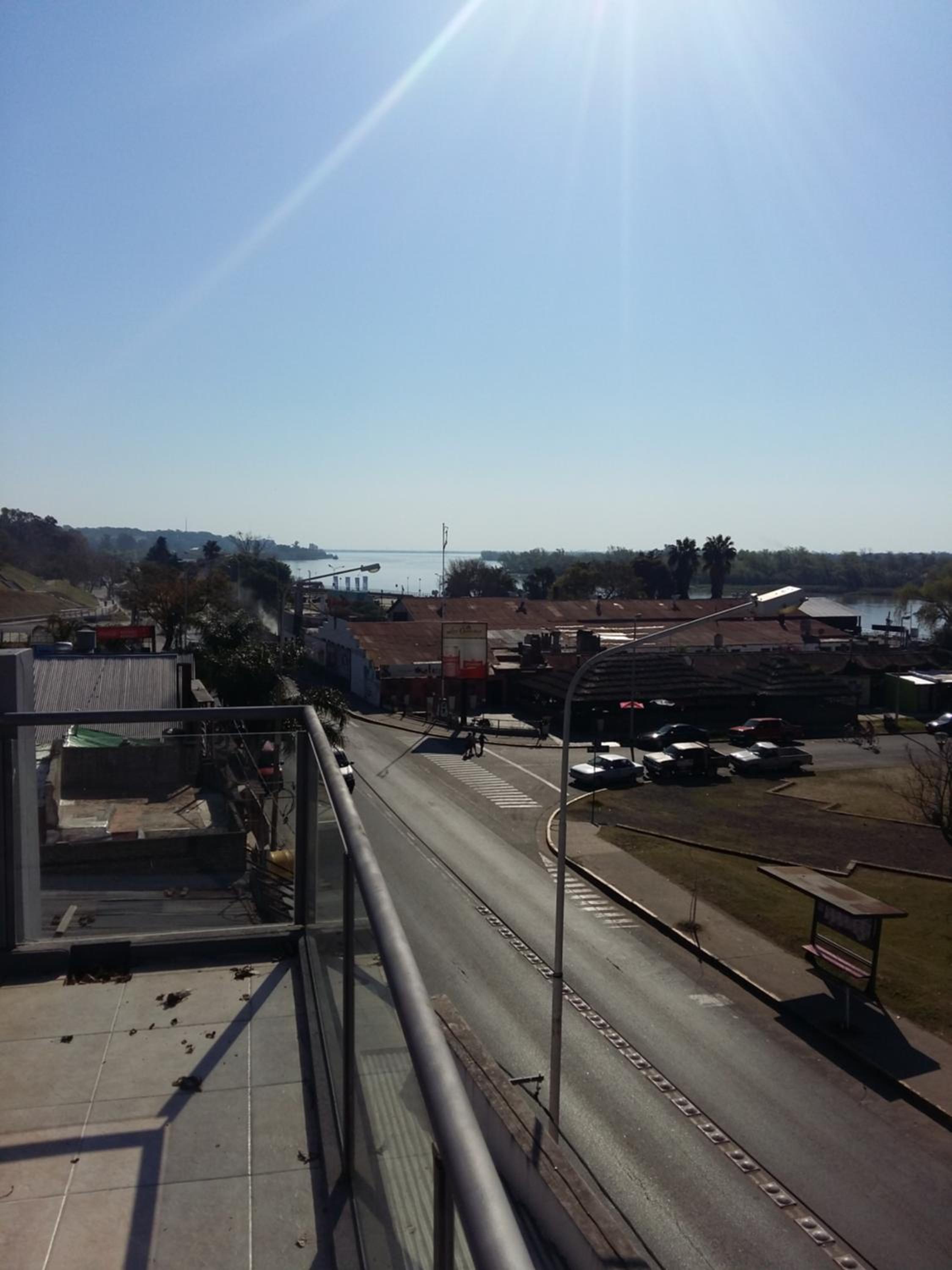 Frente al Río