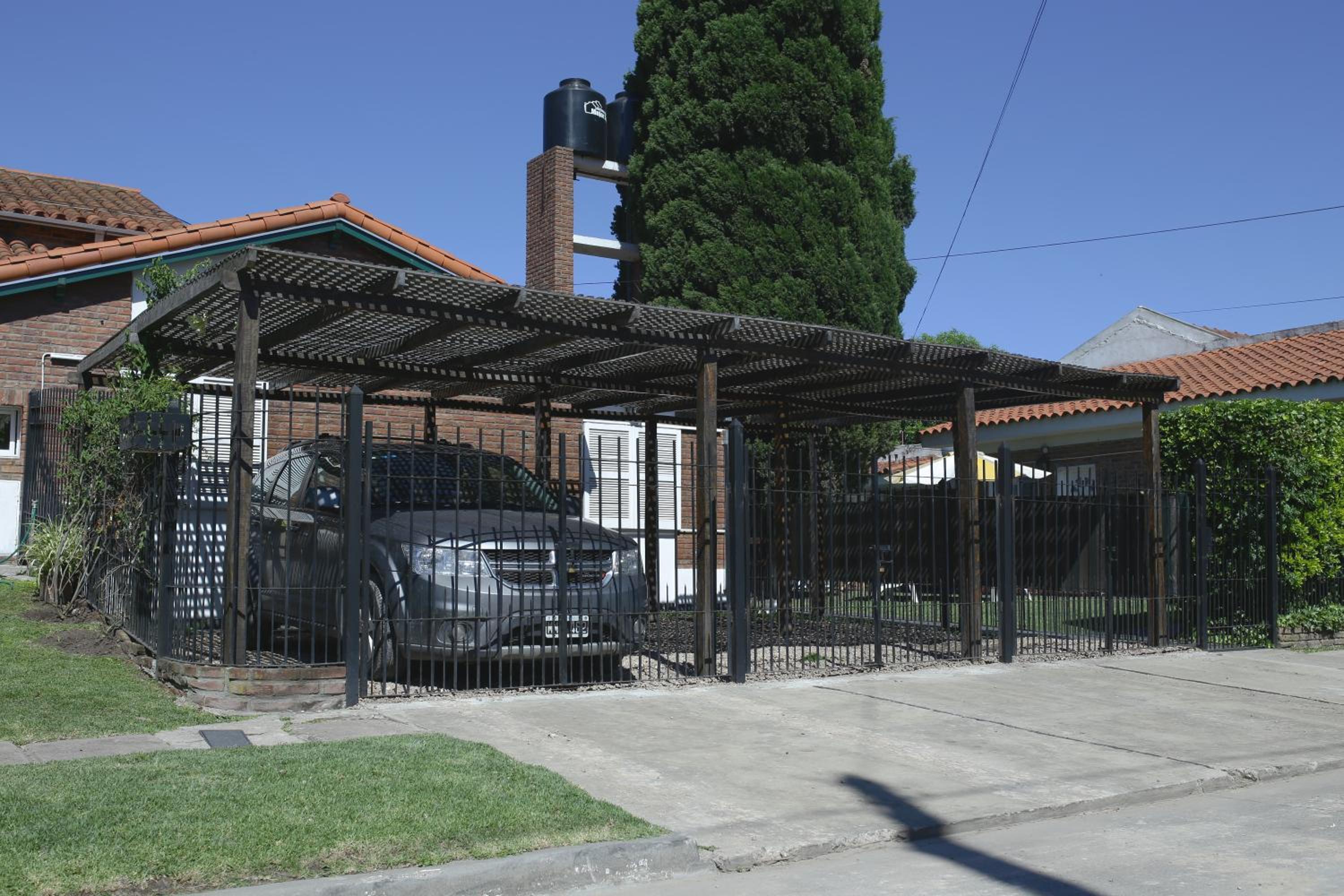 Bernie's Bed & Breakfast , A 3 KILOMETROS DEL AEROP EZEIZA, VAN ,IN-OUT, FREE EZEIZA AIRPORT