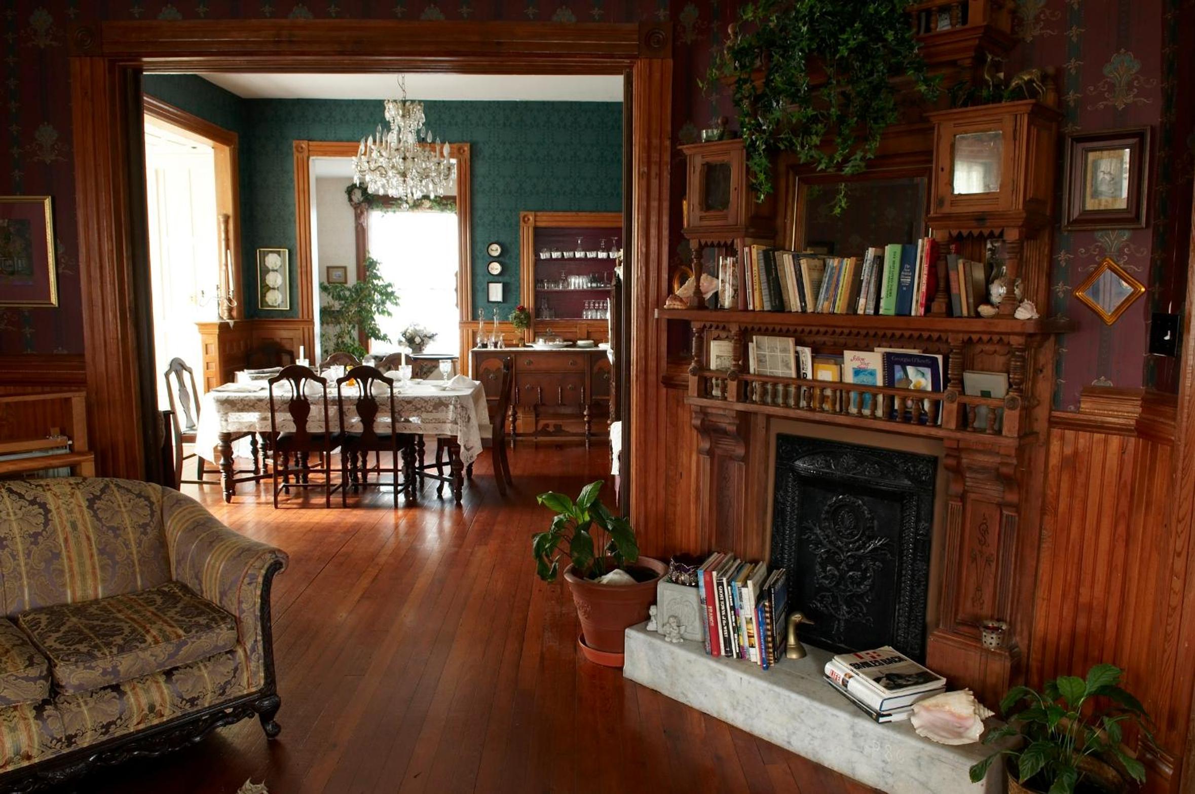 Pensacola Victorian Bed & Breakfast view 3