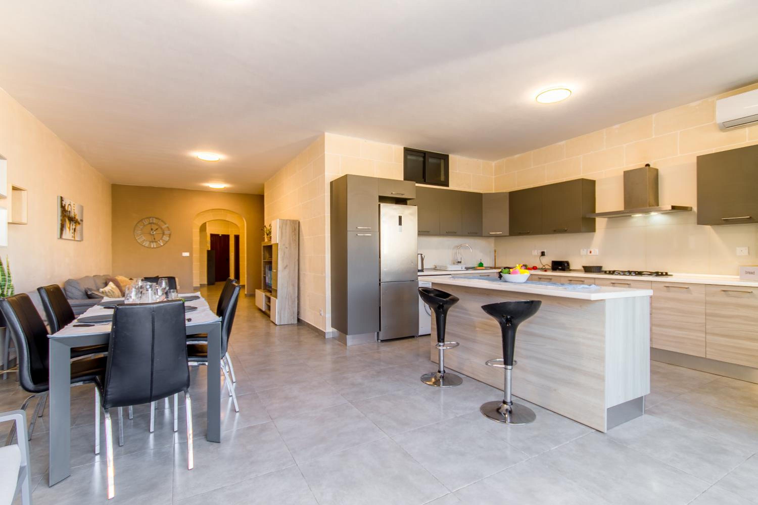 Ta'Siku Gozitan villa Pool & hot tub - Happy Rentals