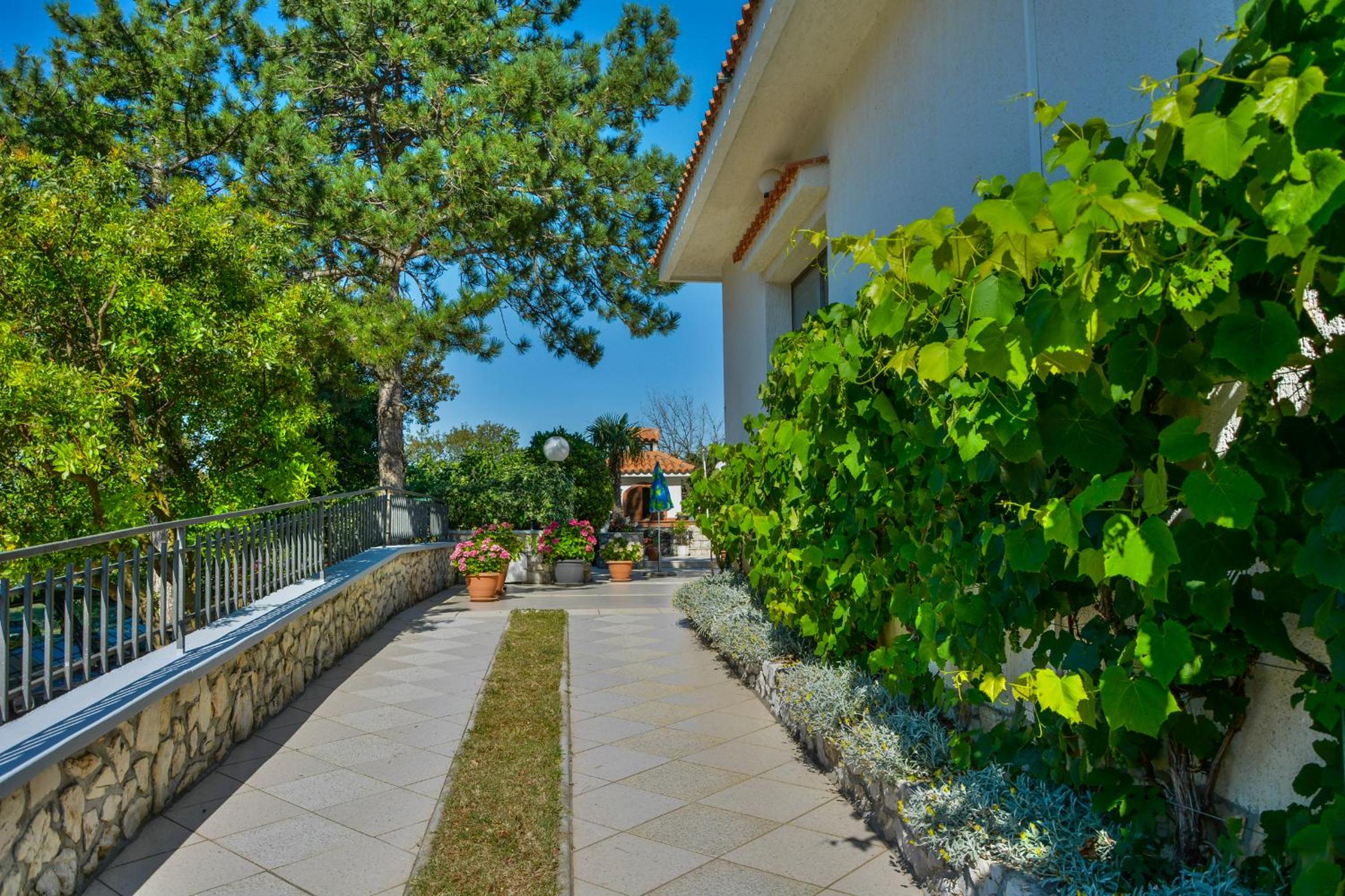 Bella Vista Apartments view 4