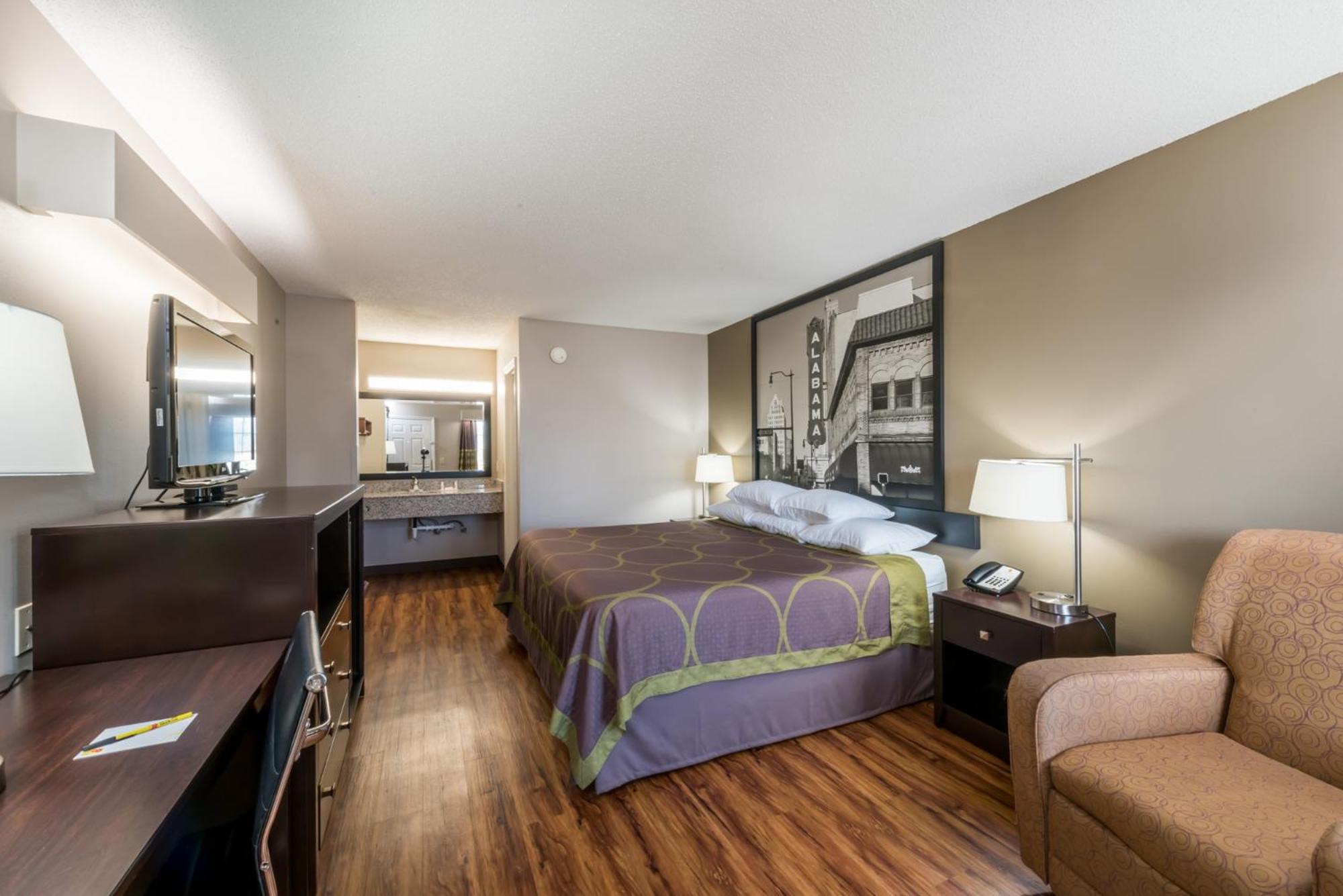 Super 8 by Wyndham Alexander City - Property Image 22