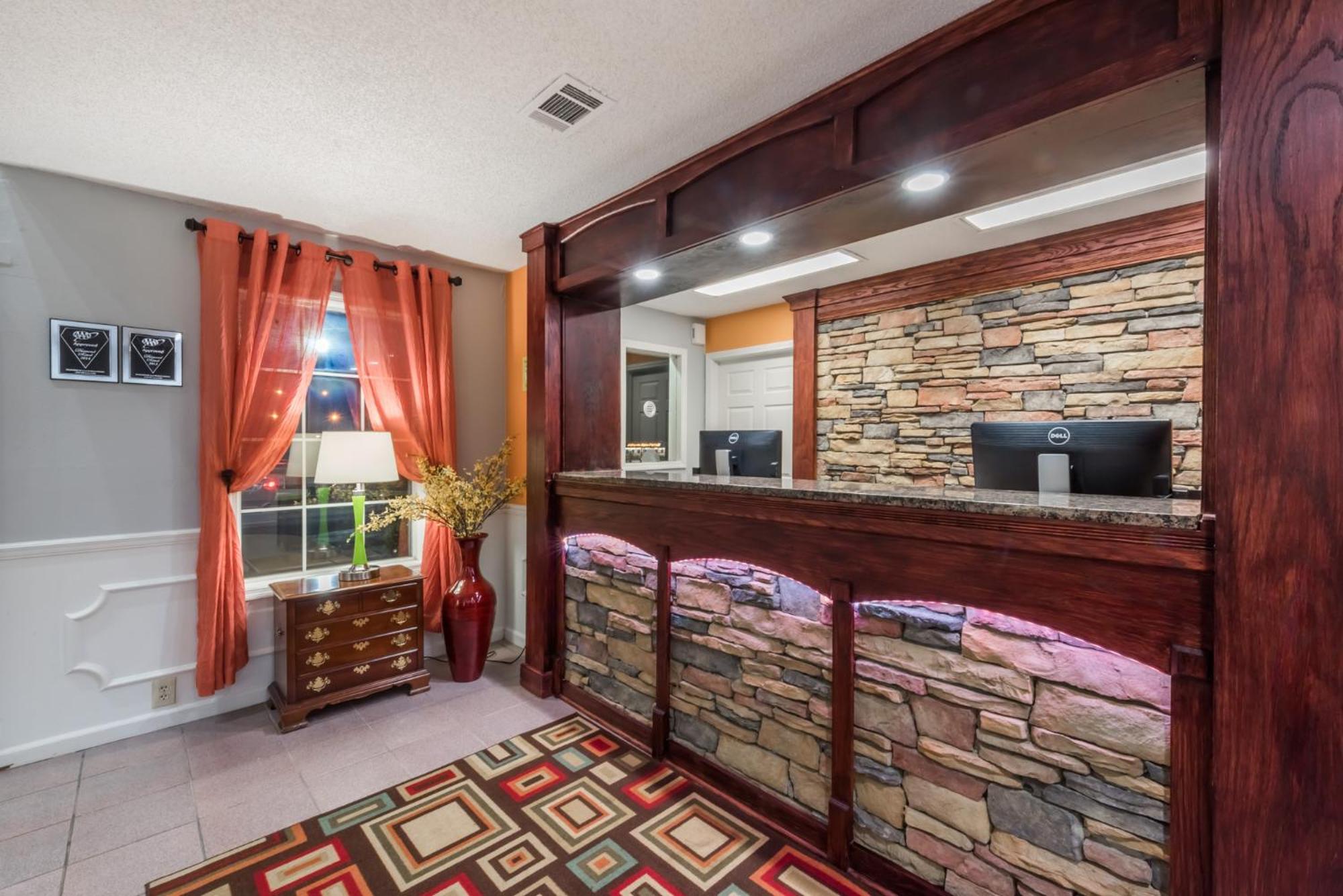 Super 8 by Wyndham Alexander City - Property Image 24