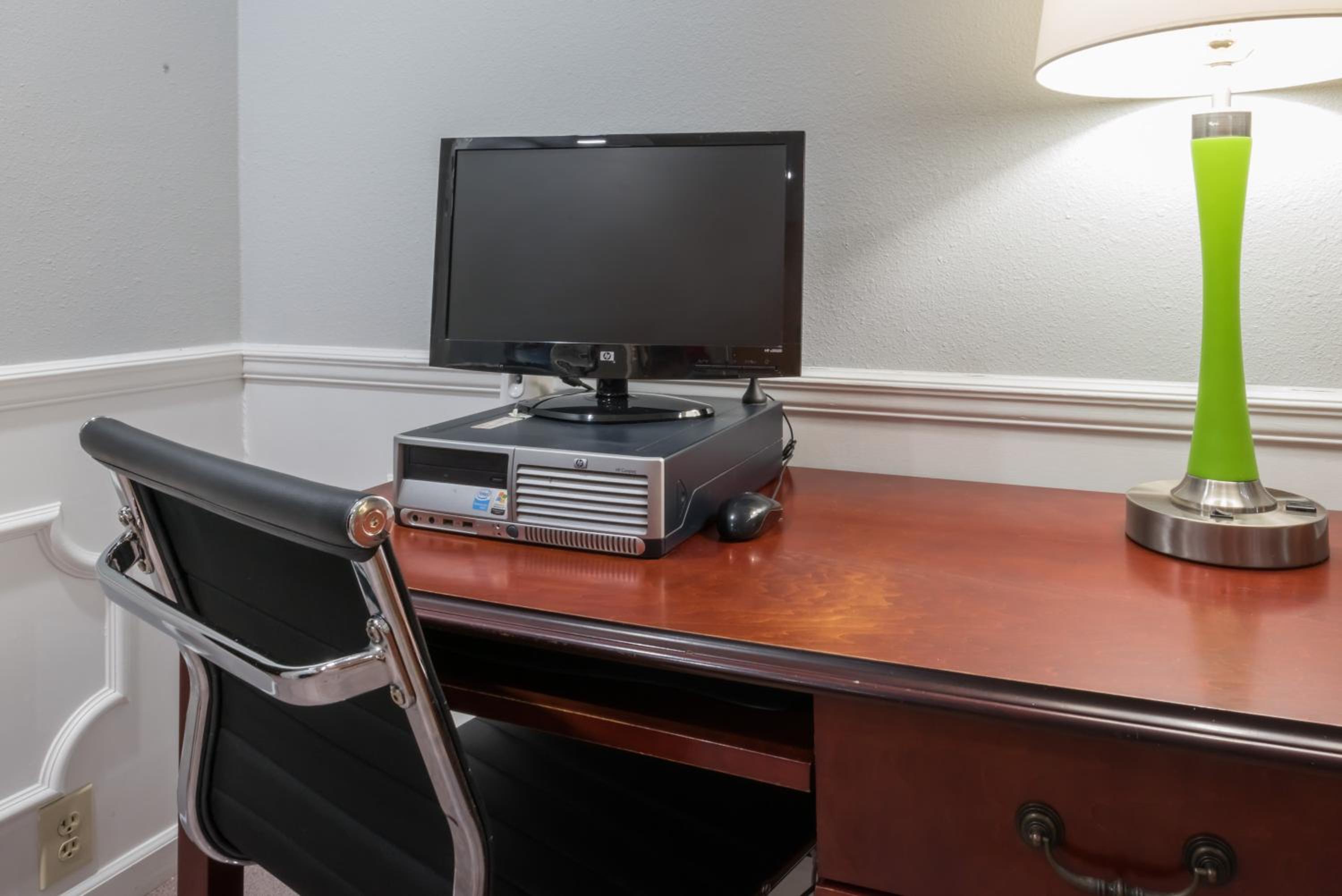 Super 8 by Wyndham Alexander City - Property Image 44