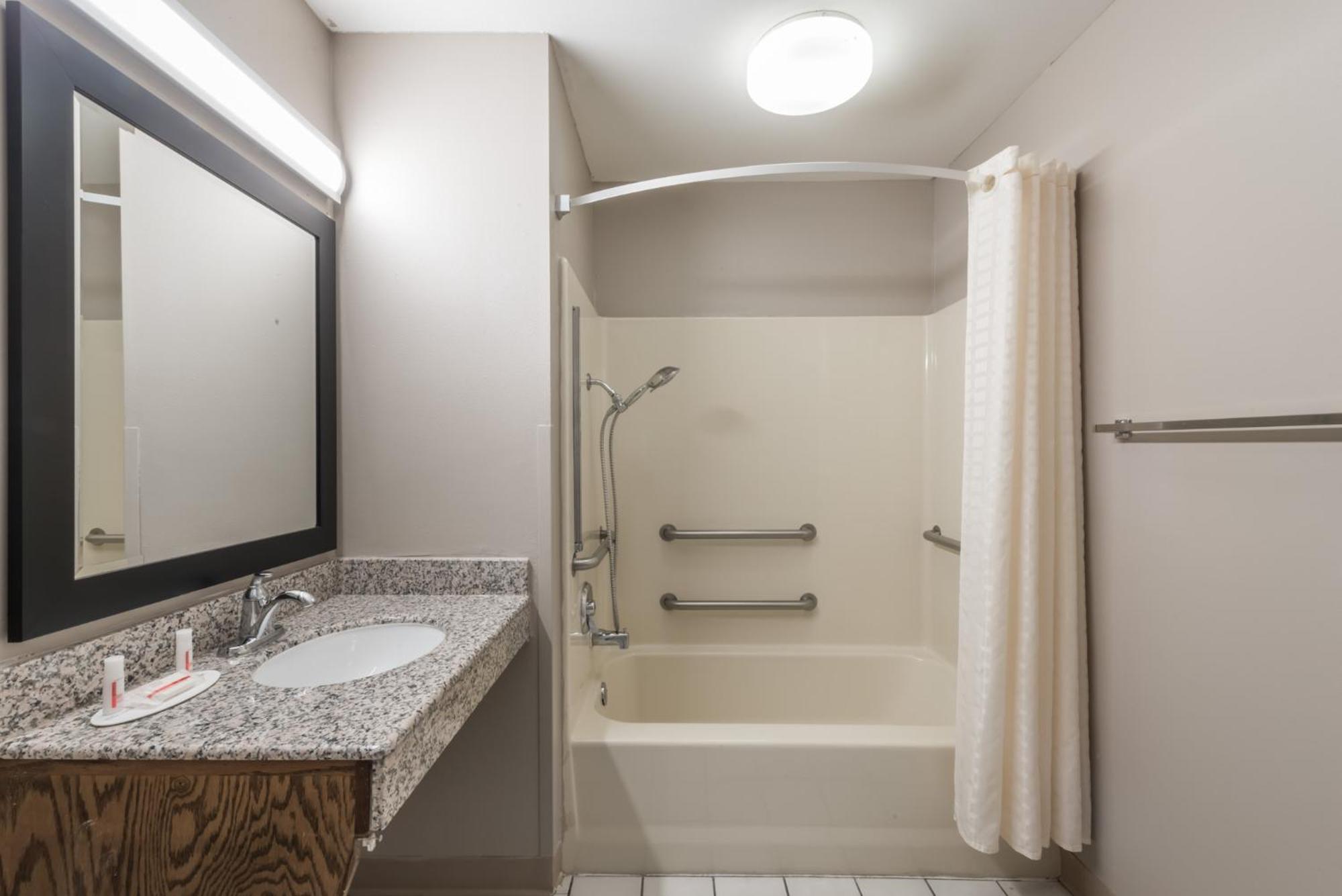 Super 8 by Wyndham Alexander City - Property Image 2