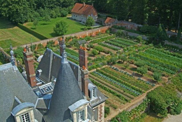 Château de Miromesnil view 5