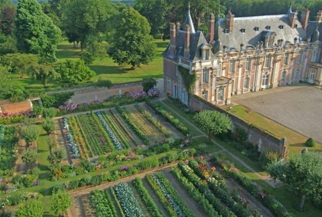 Château de Miromesnil view 4