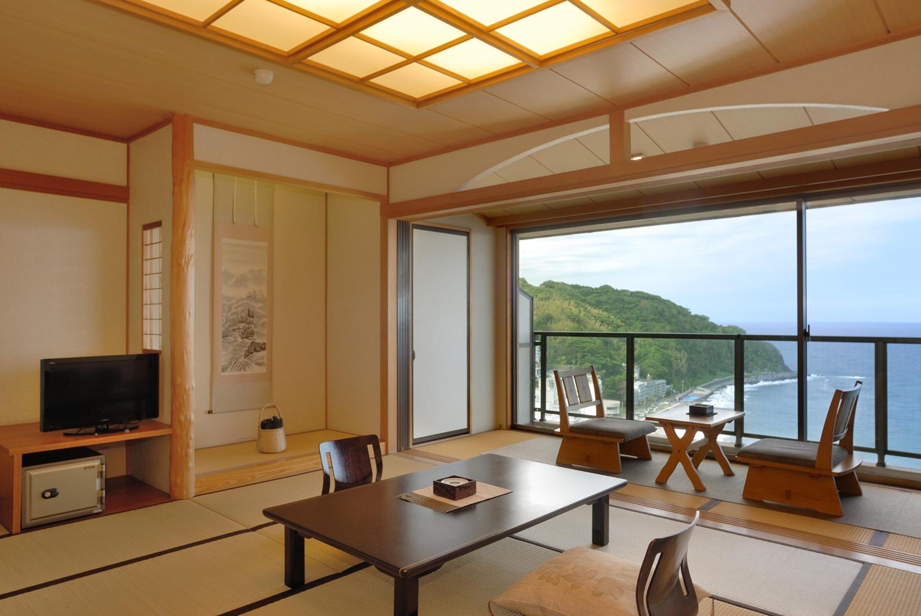IZU RETREAT by Onko Chishin