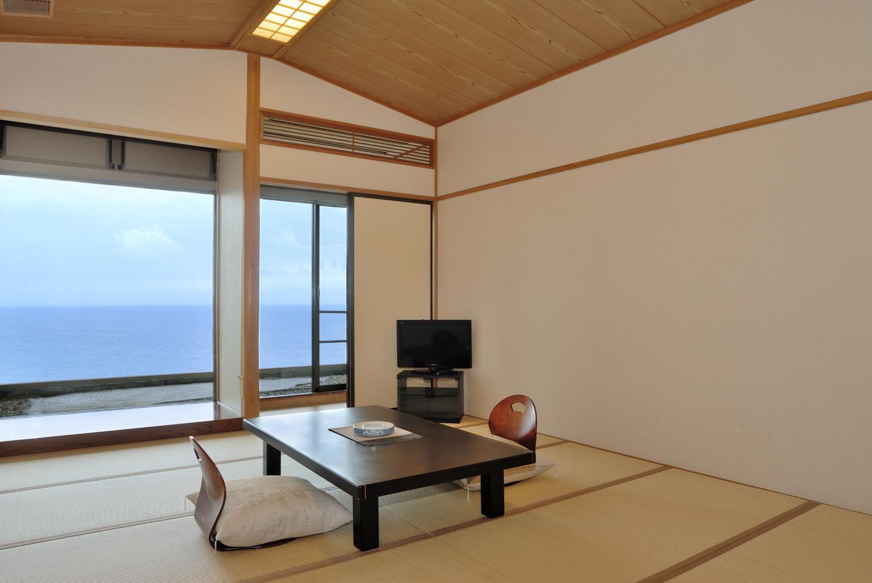 IZU RETREAT by Onko Chishin