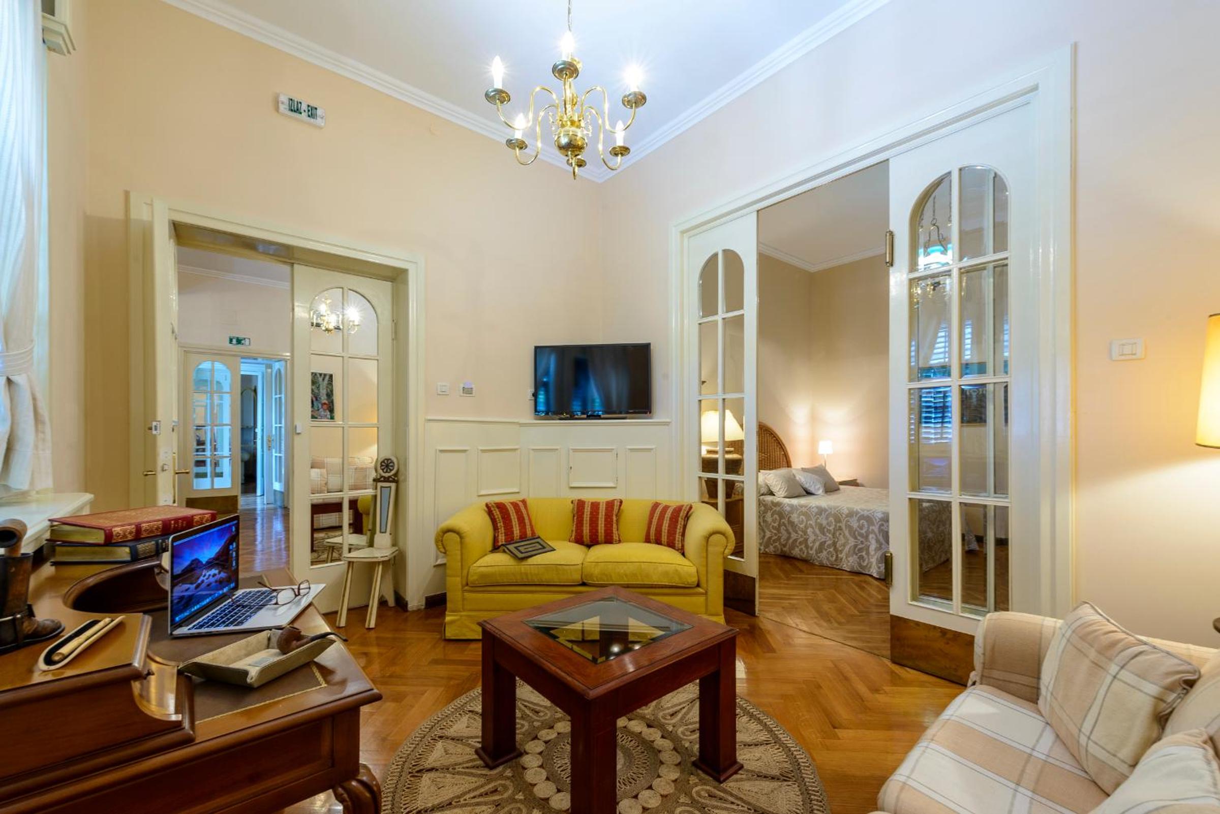Villa Mediteran Old Town, 5 En-Suites and Hot Tub