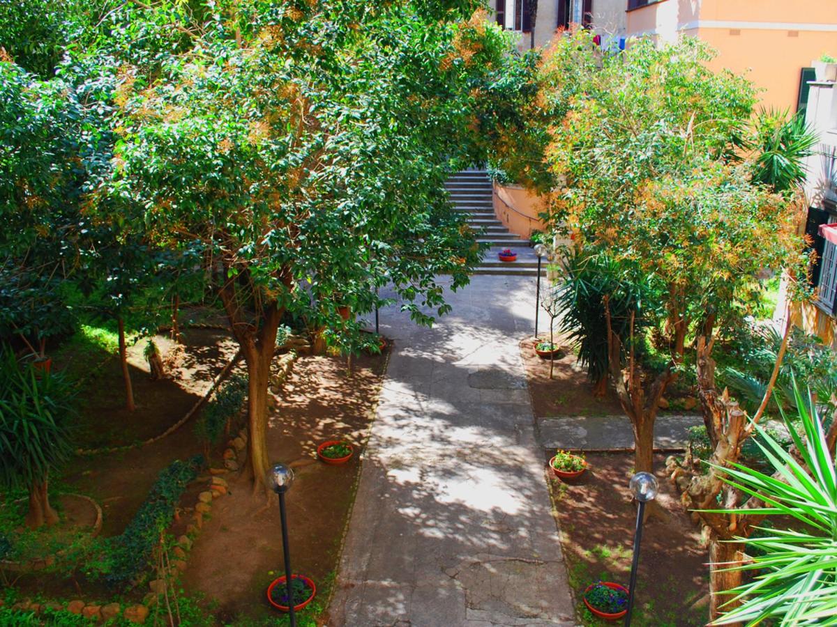 IN Roma Vale&Hillary colosseo b&b