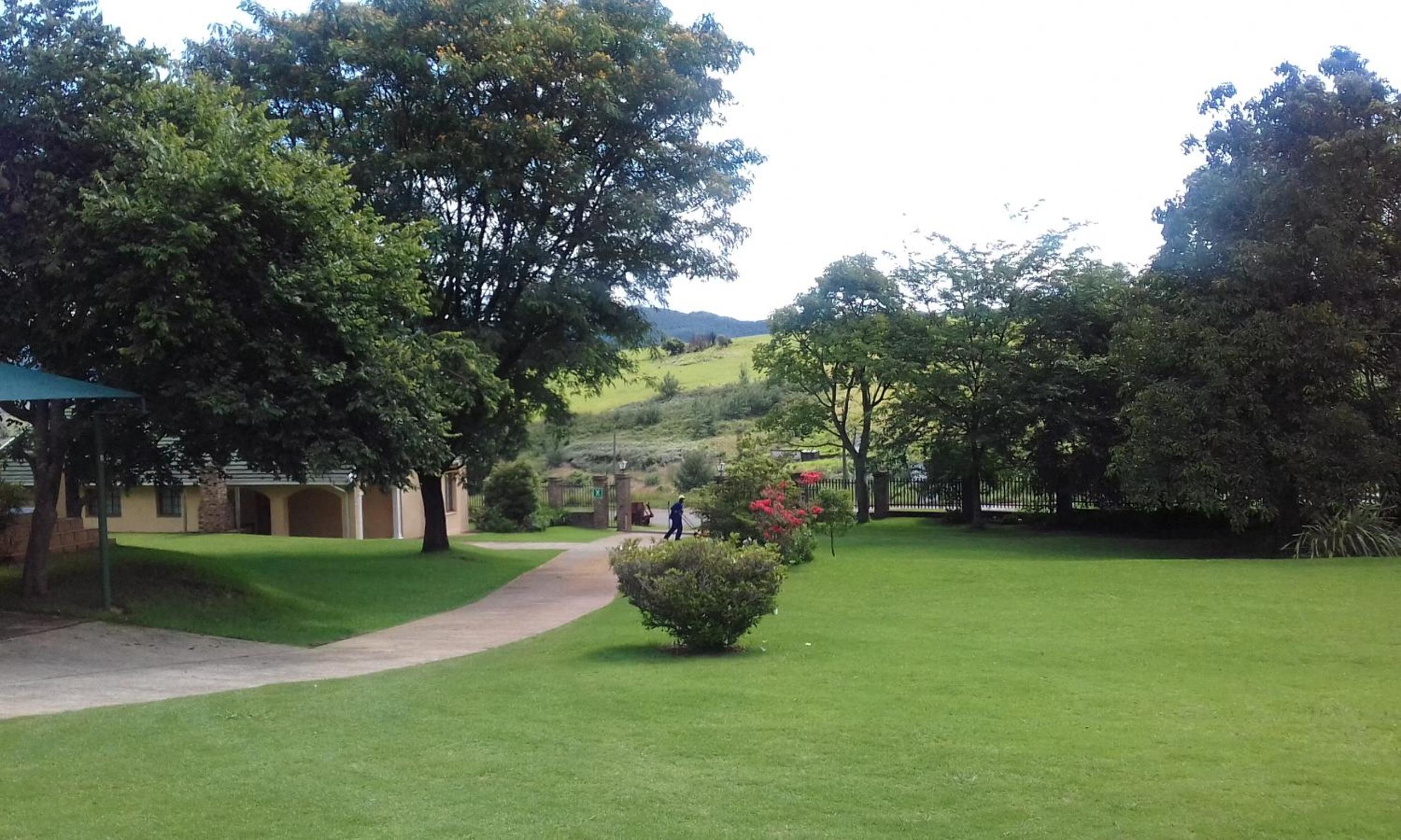 Thaba Tsweni Lodge & Safaris