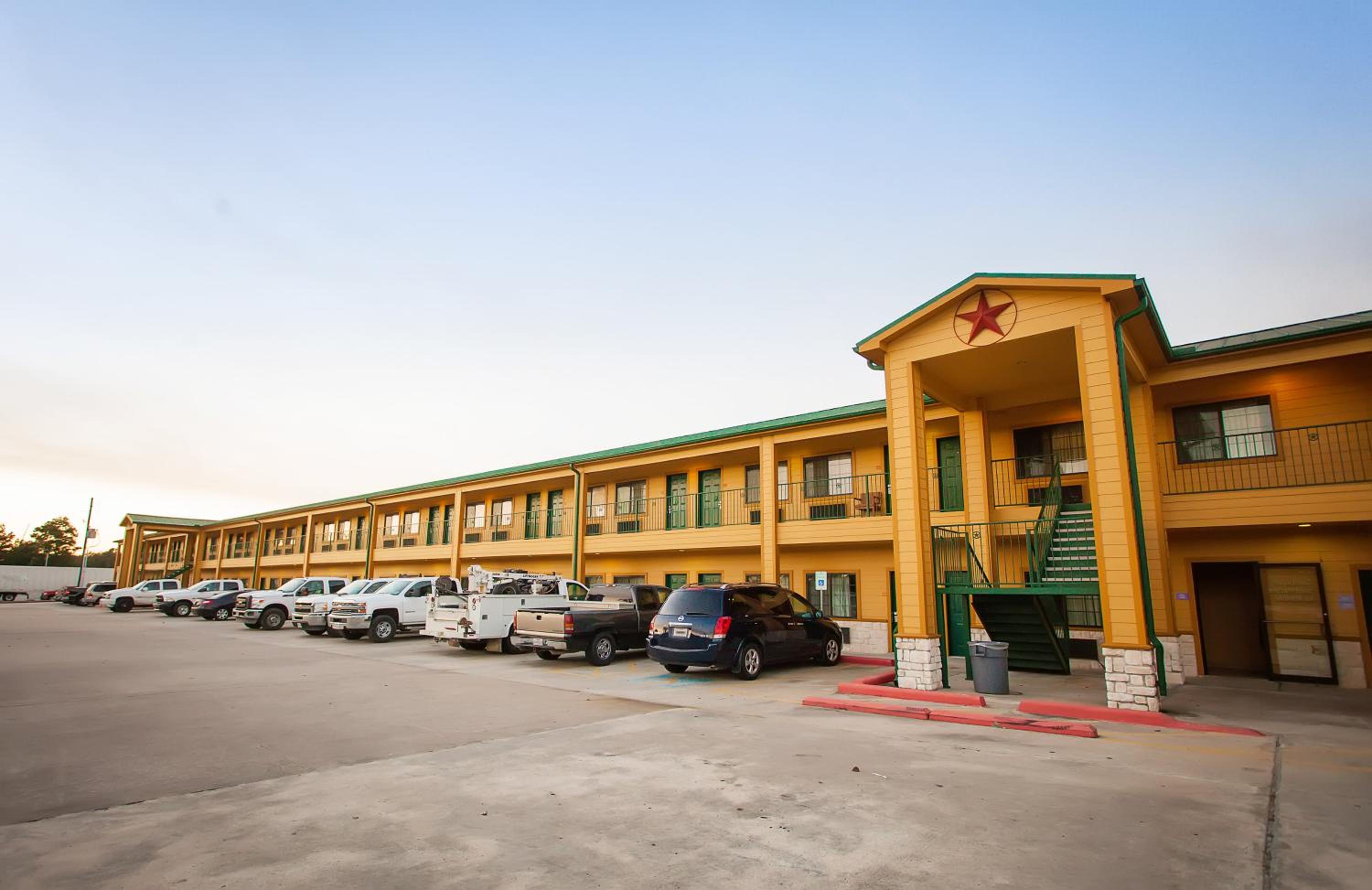 Scottish Inn & Suites view 4
