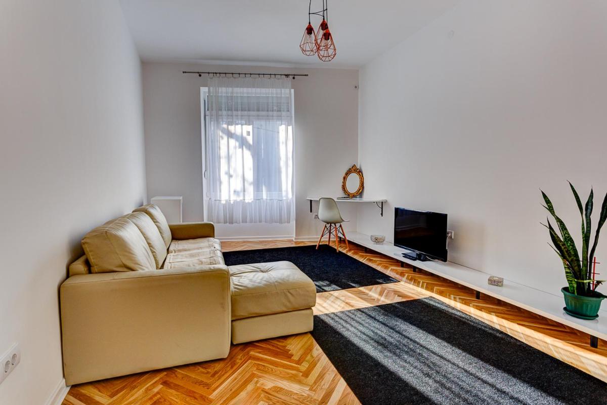 Bright Apartment Central view 5