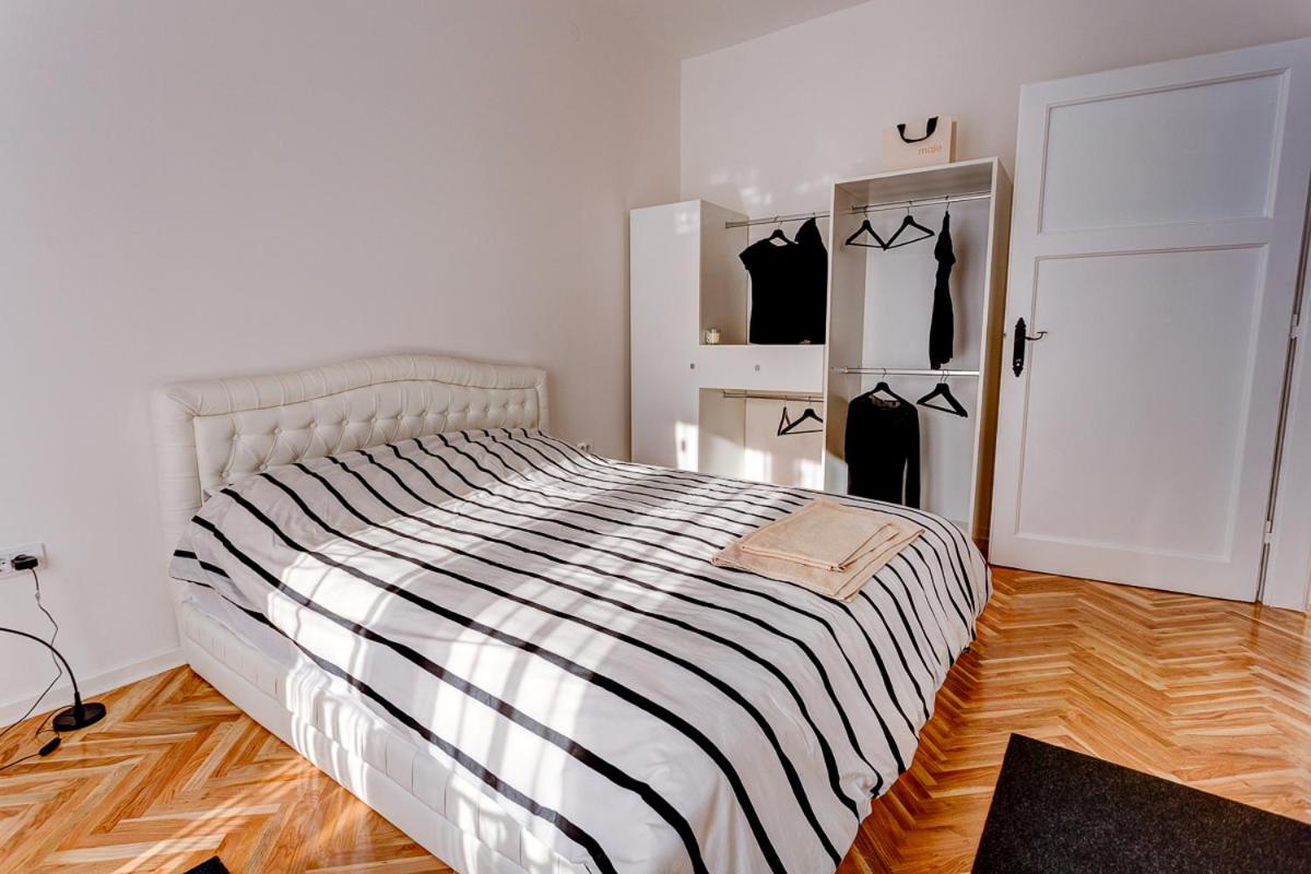 Bright Apartment Central view 3