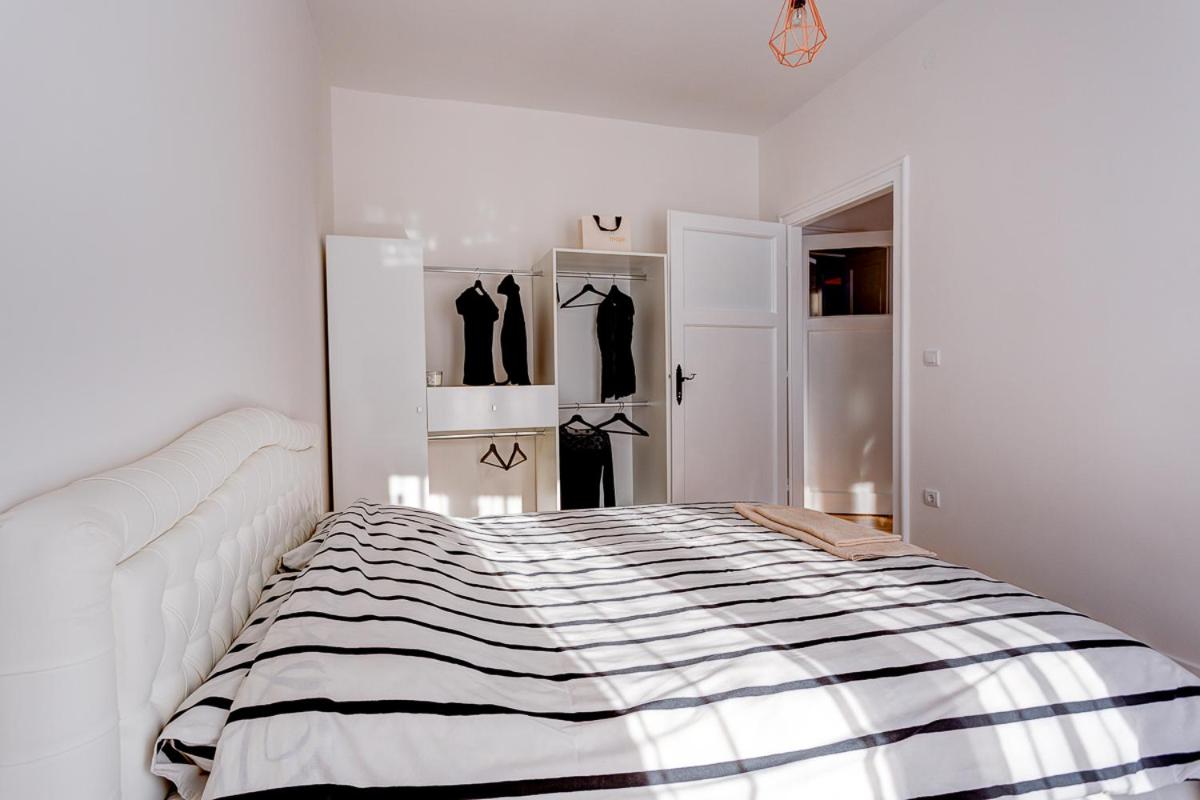 Bright Apartment Central view 2