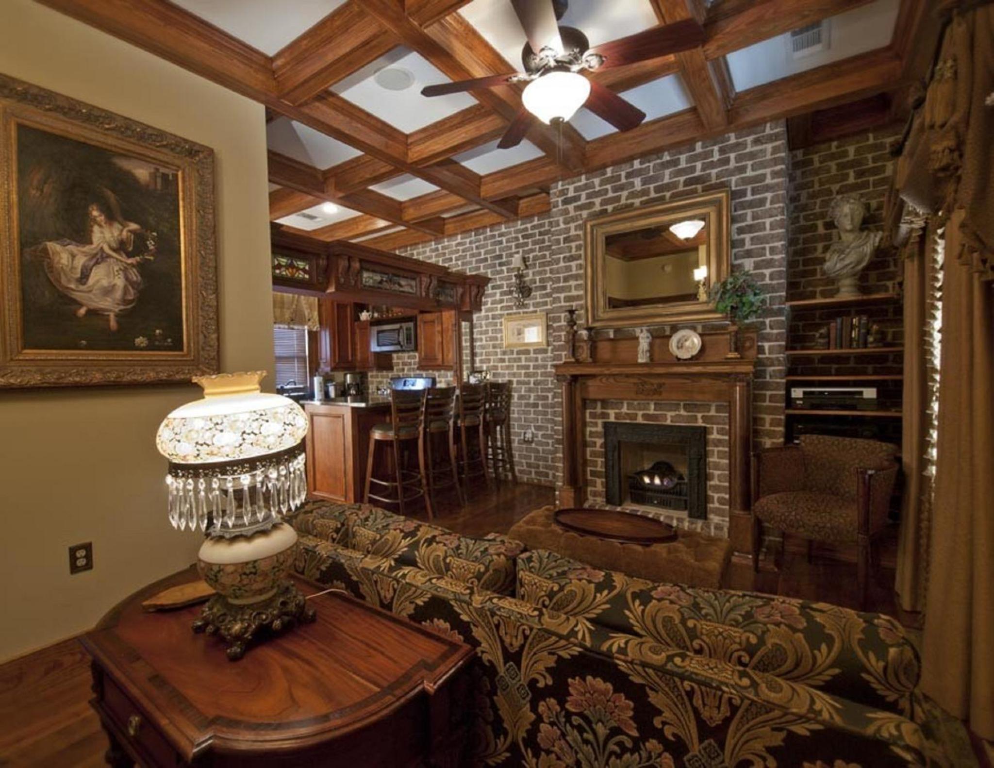 McMillan Inn