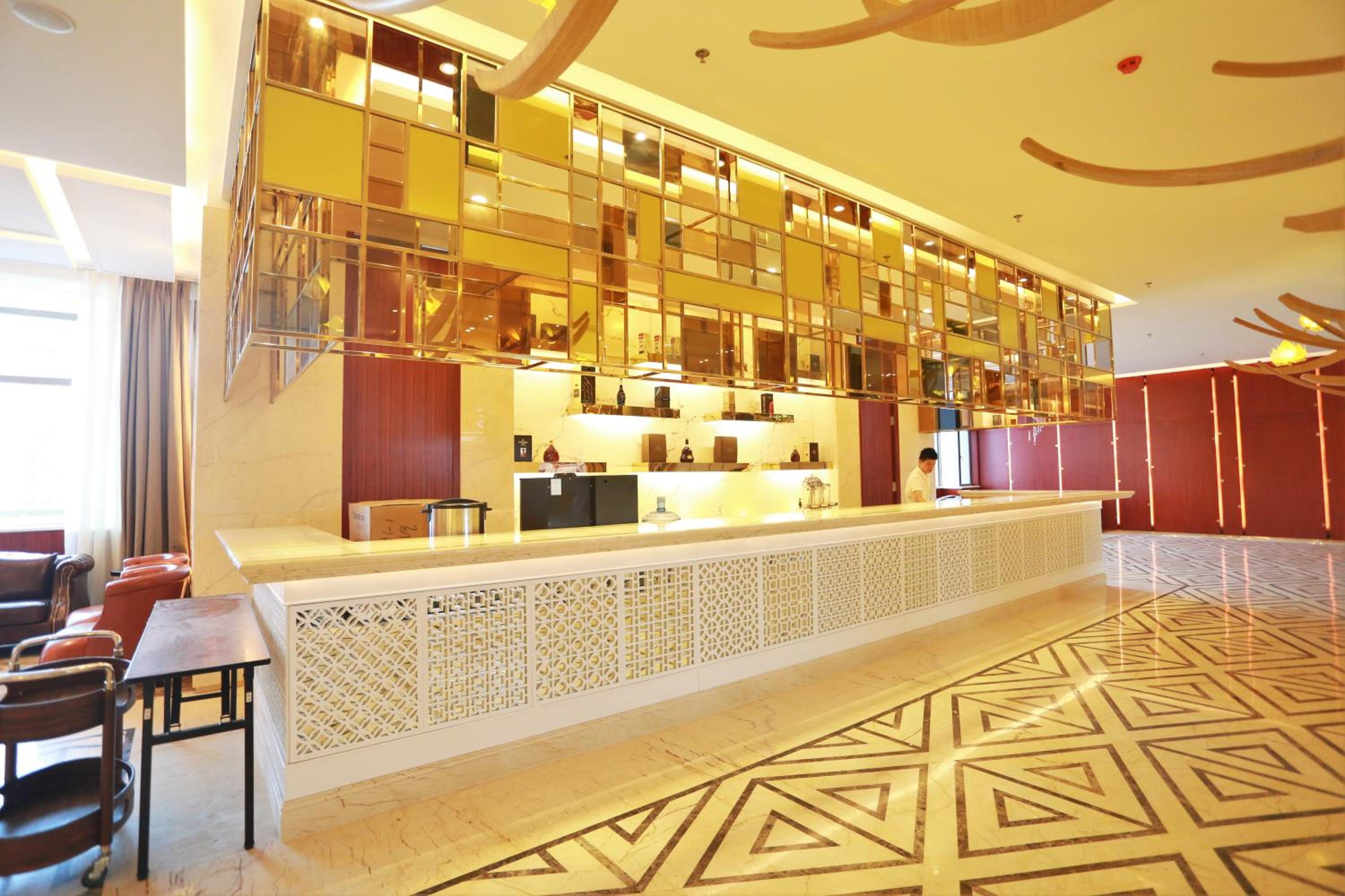 Menshine Gloria Plaza Hotel