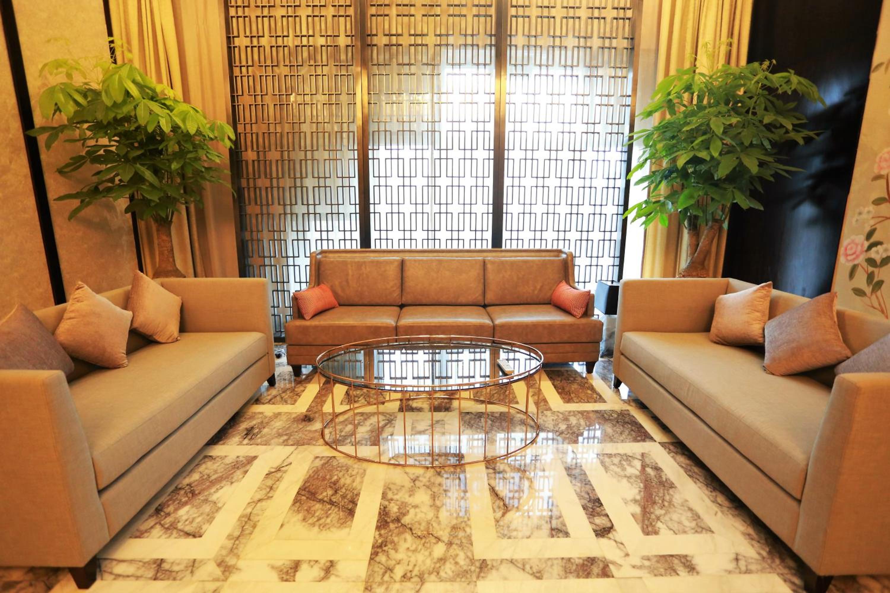 Menshine Gloria Plaza Hotel