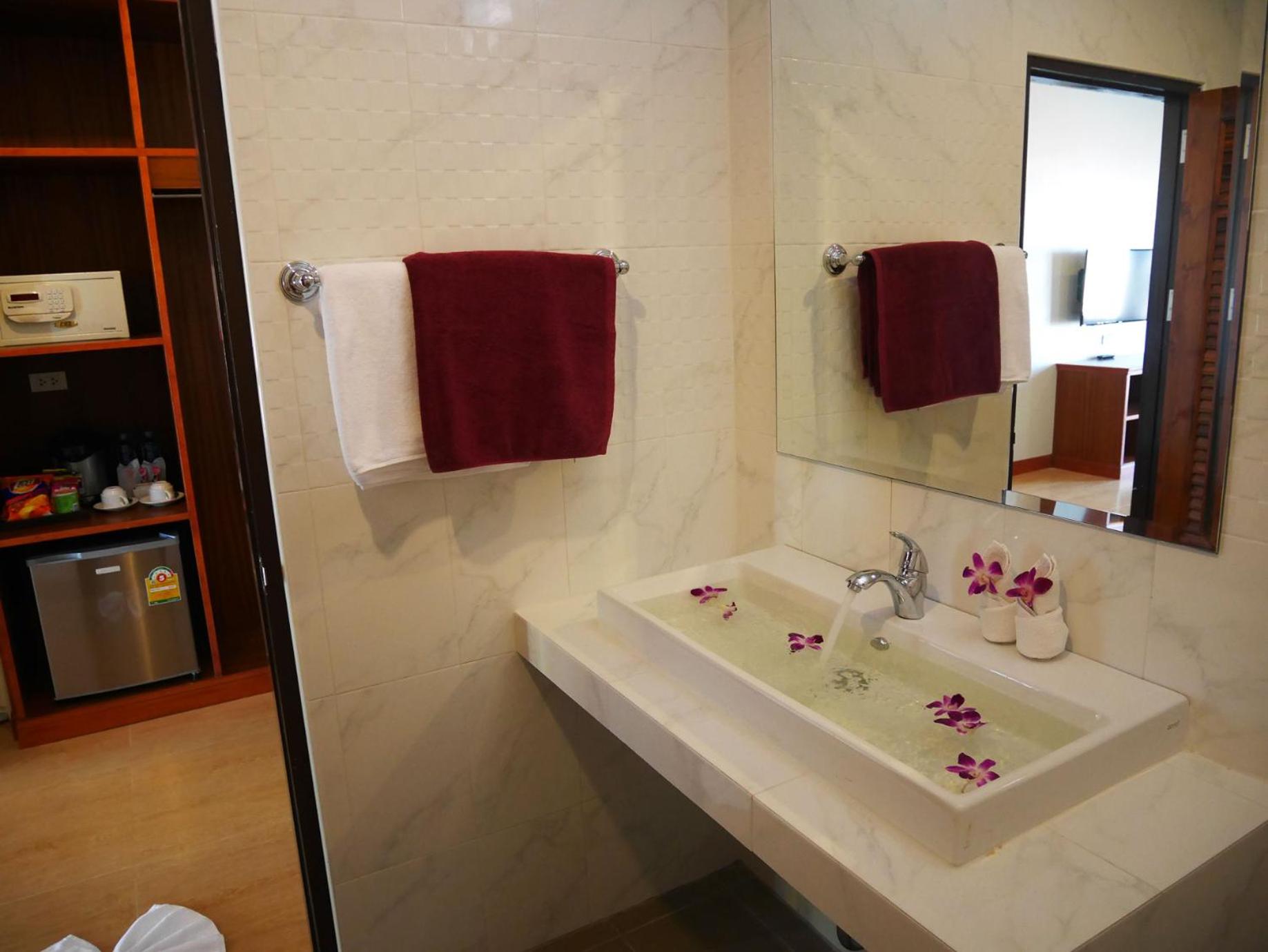 The Sunset Beach Resort - Koh Kho Khao