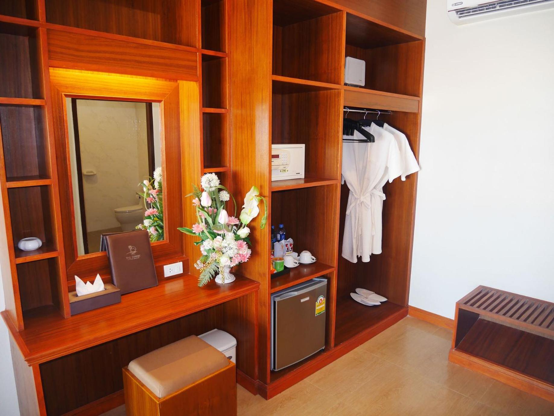 The Sunset Beach Resort - Koh Kho Khao