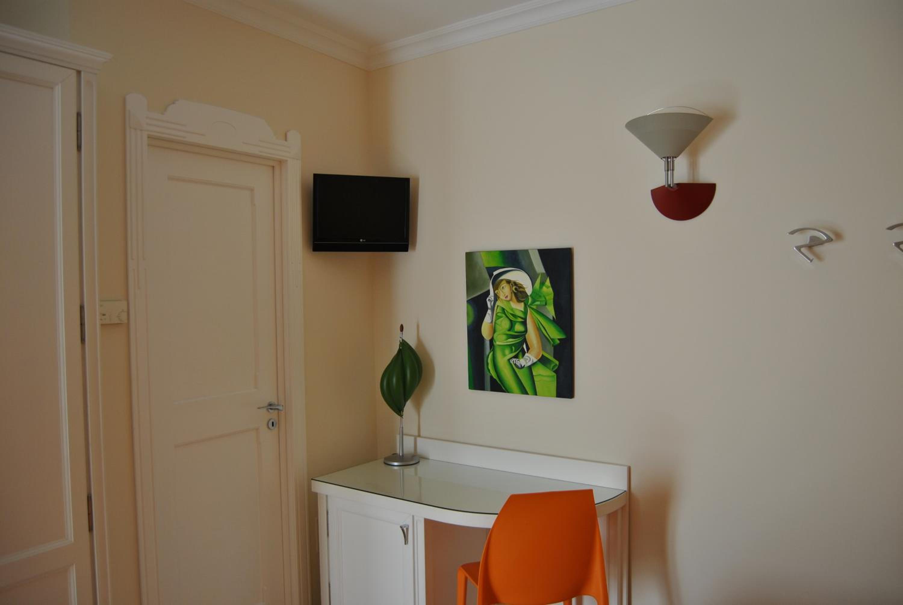Photo 10