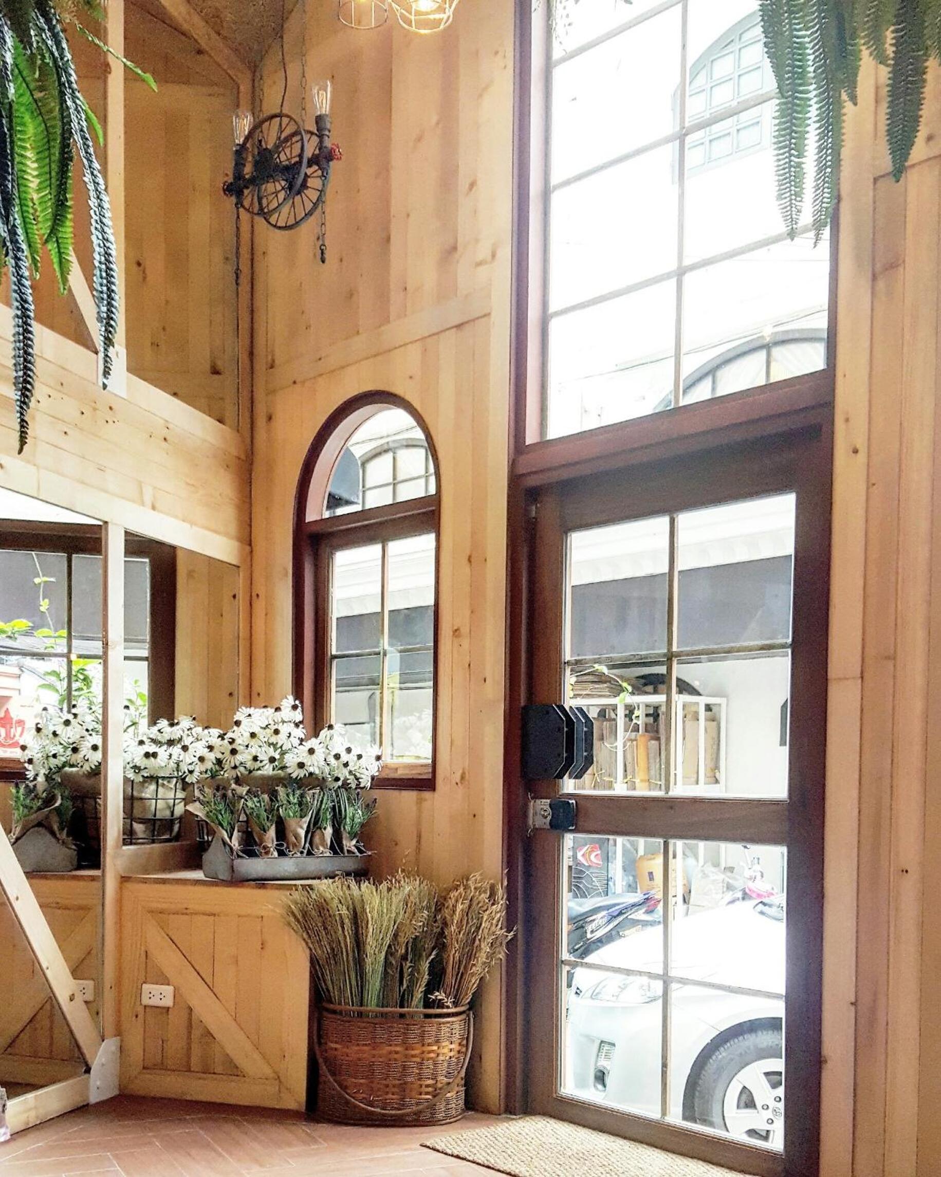 Barn & Bed Hostel at BTS Phrom Phong