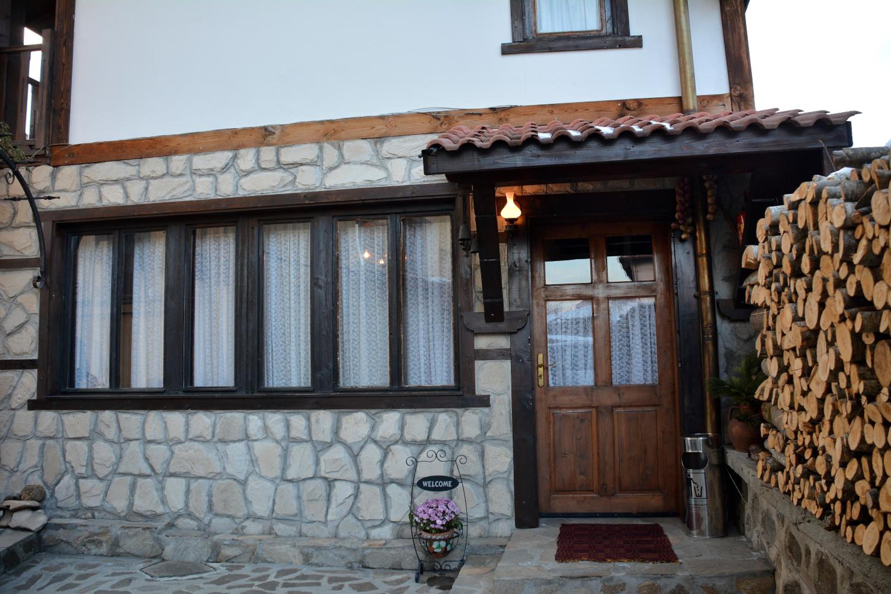 Bansko Vacations - Trenchova Guest House - Property Image 2