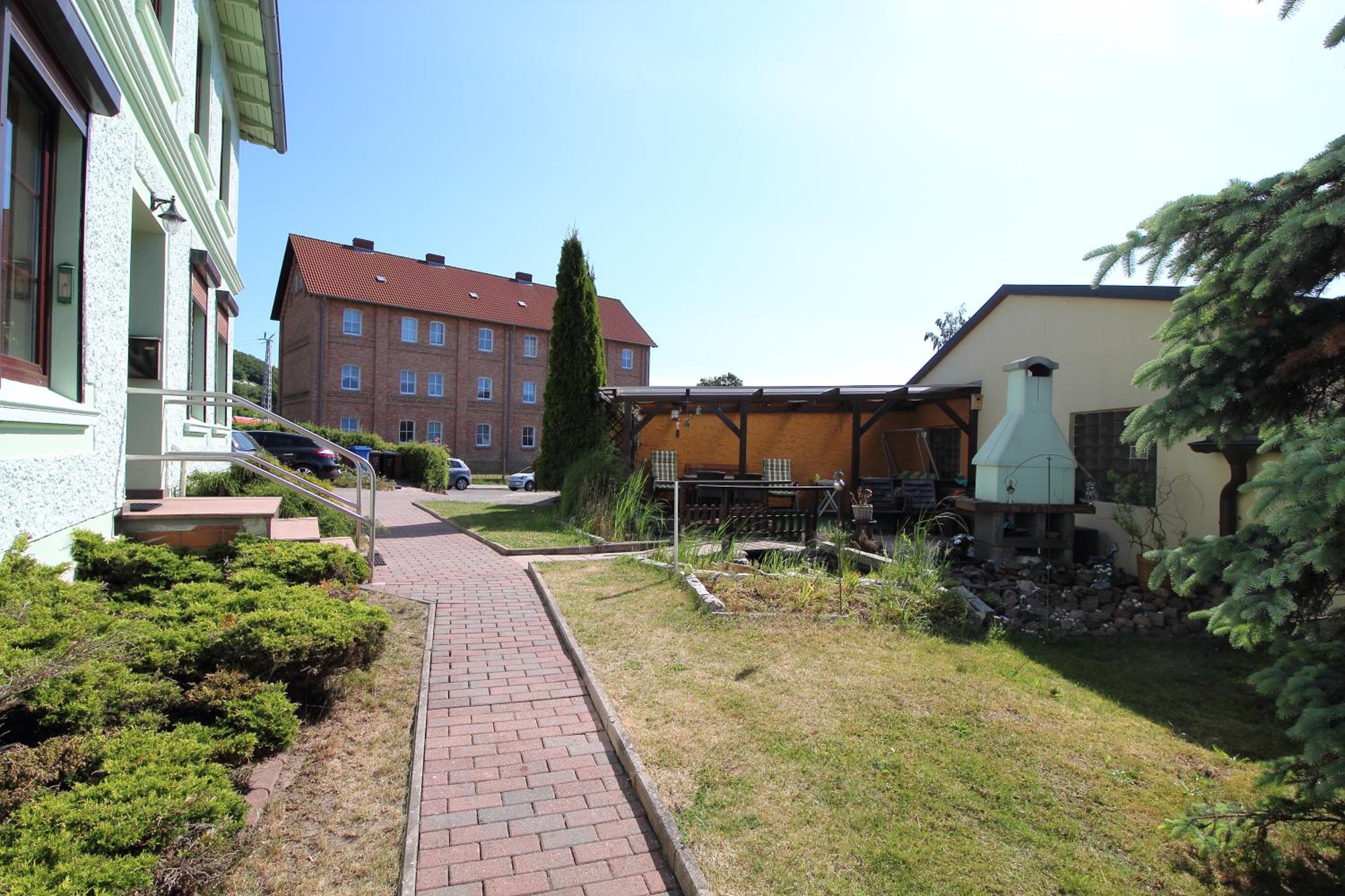 Photo 8
