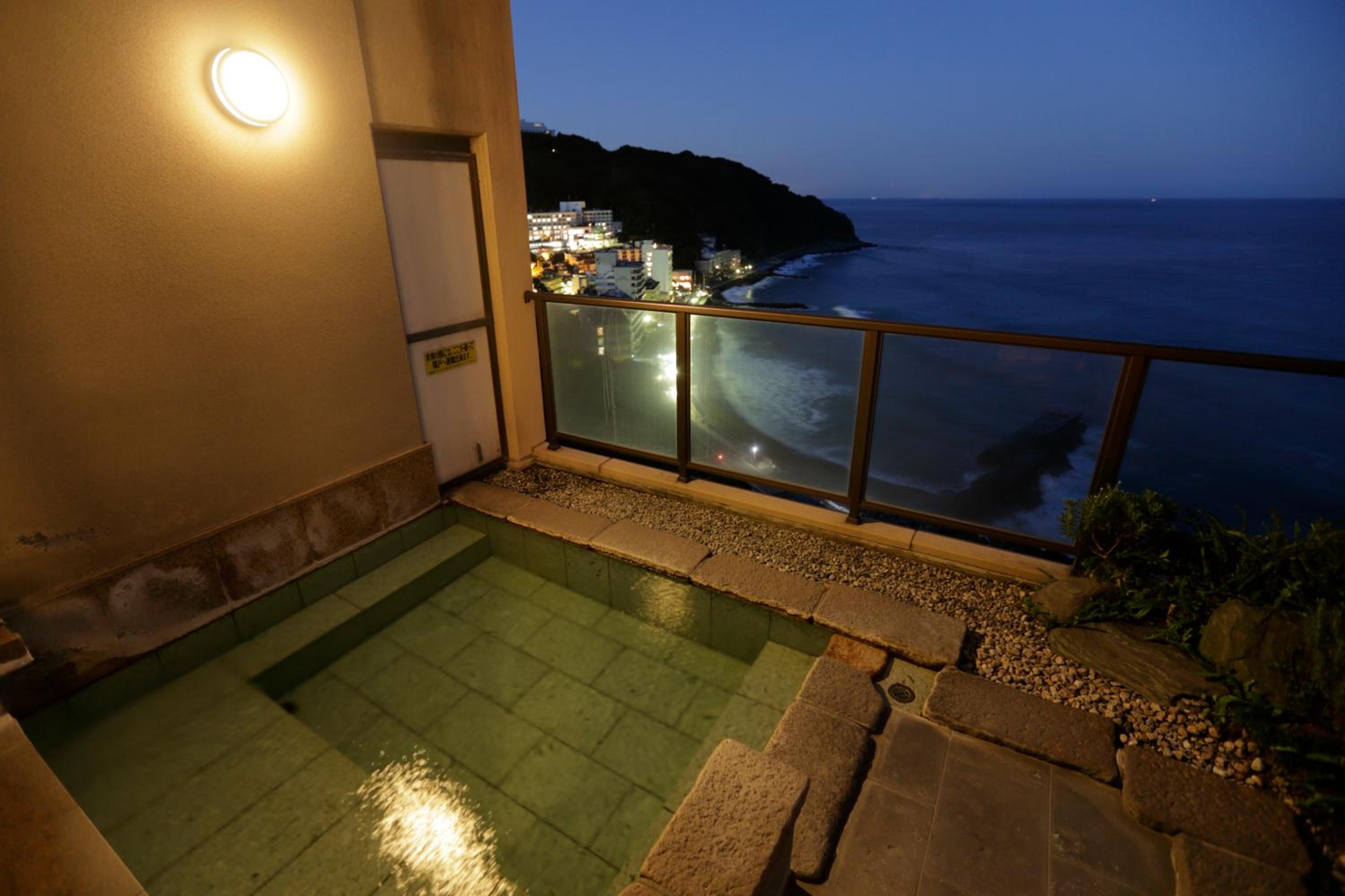 IZU RETREAT by Onko Chishin