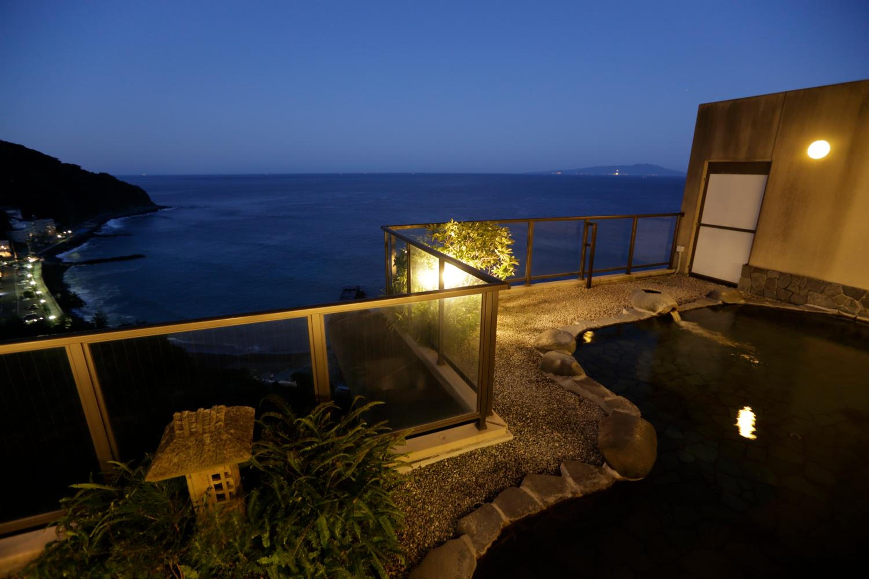 IZU RETREAT by Onko Chishin