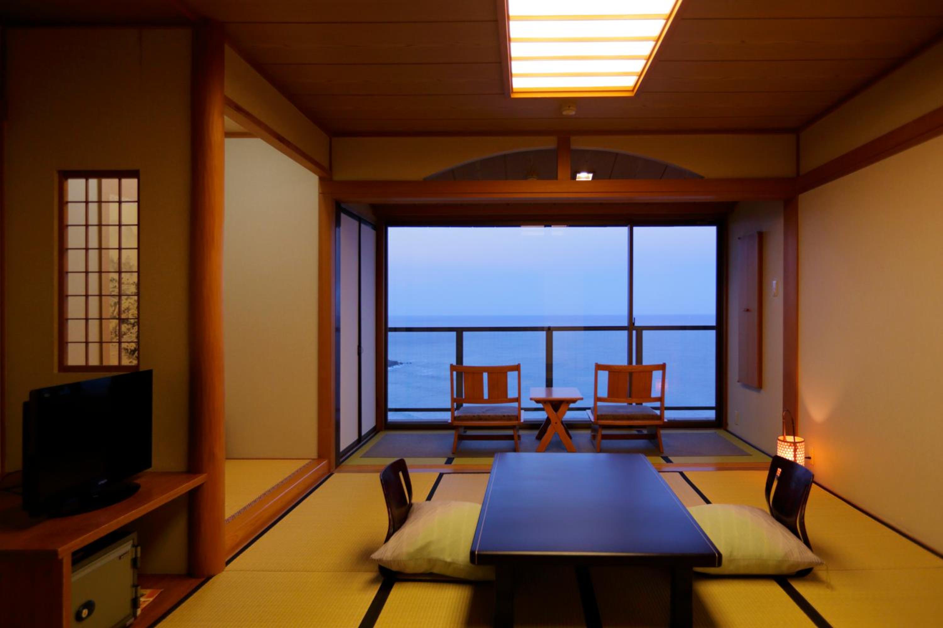 IZU RETREAT by Onko Chishin