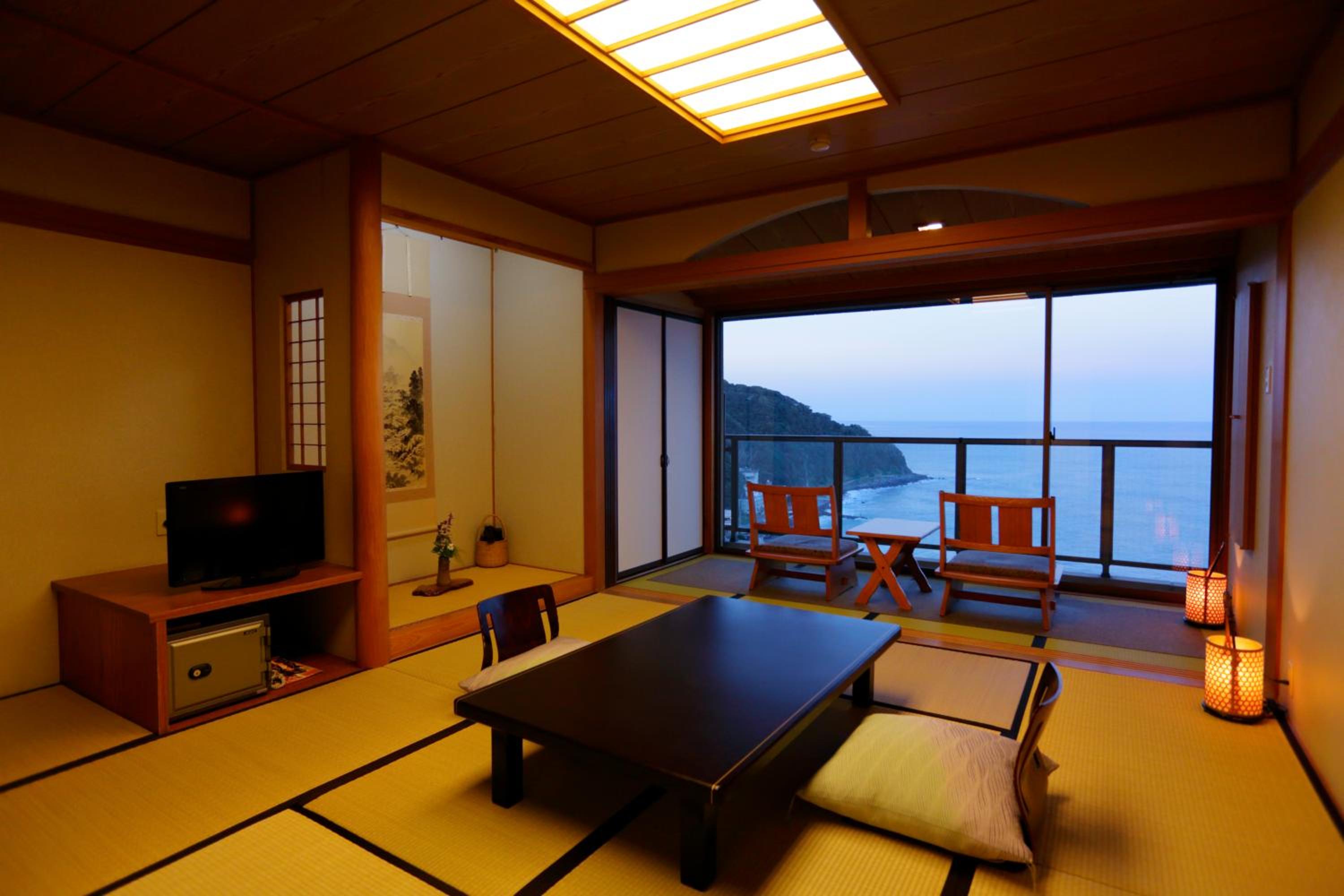 IZU RETREAT by Onko Chishin