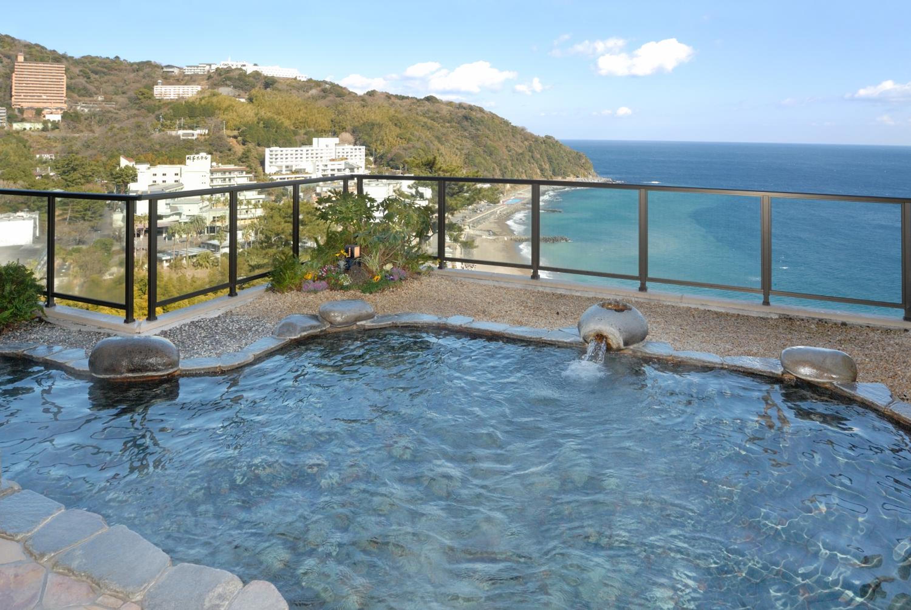 IZU RETREAT by Onko Chishin