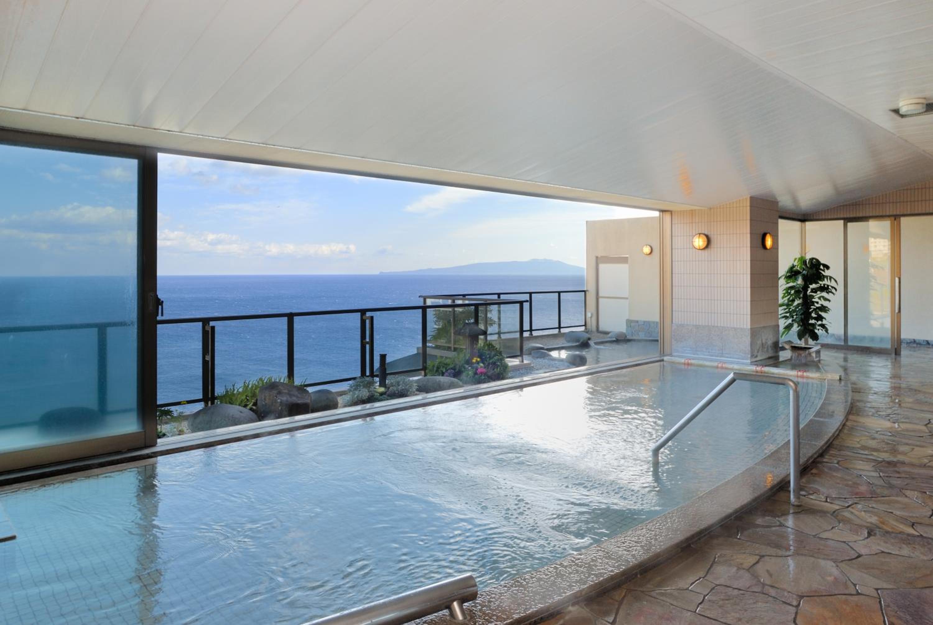 IZU RETREAT by Onko Chishin