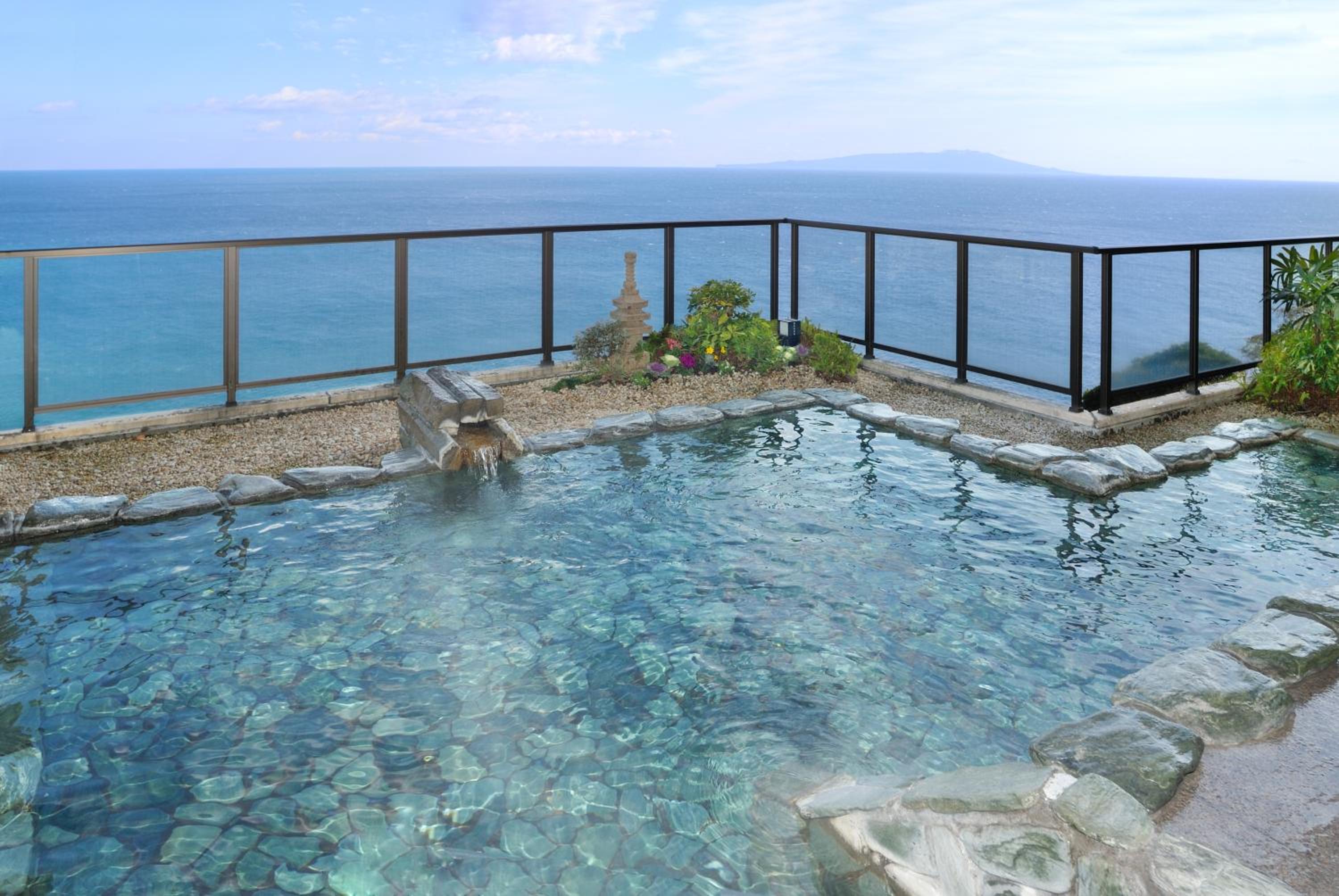IZU RETREAT by Onko Chishin