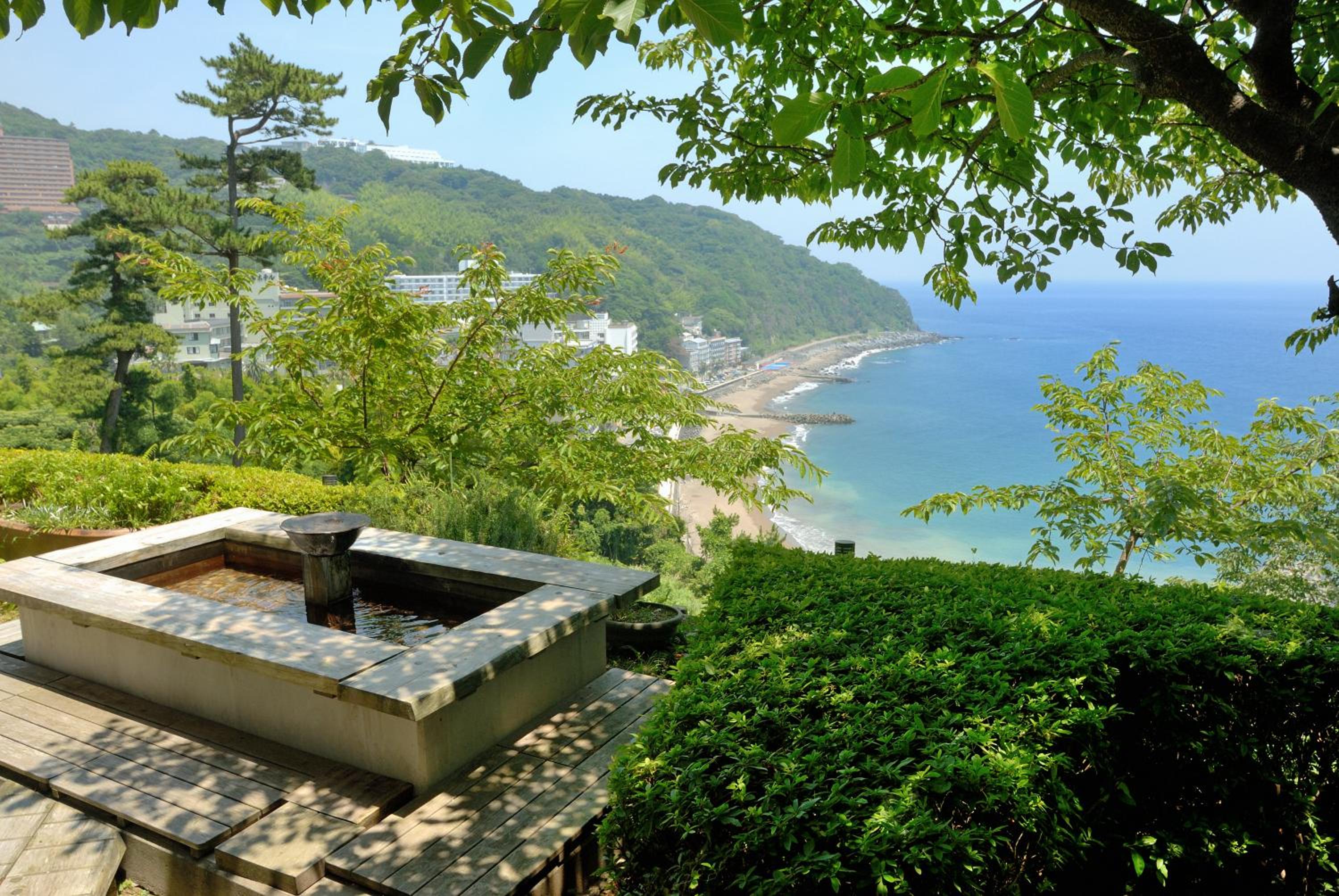 IZU RETREAT by Onko Chishin