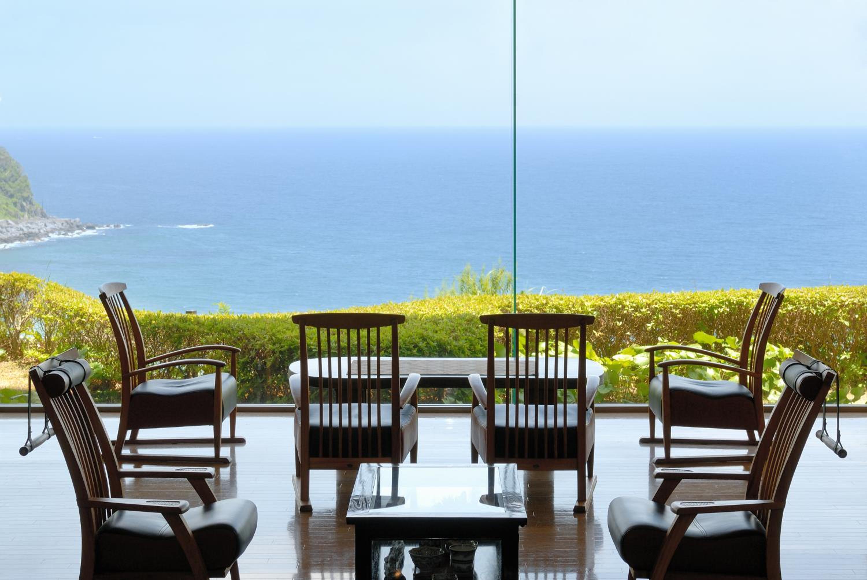 IZU RETREAT by Onko Chishin