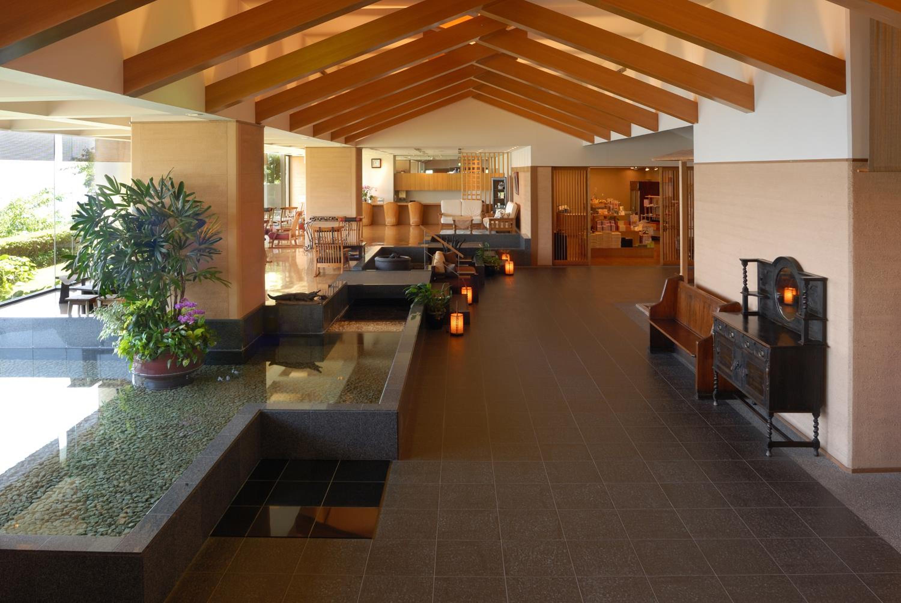 IZU RETREAT by Onko Chishin