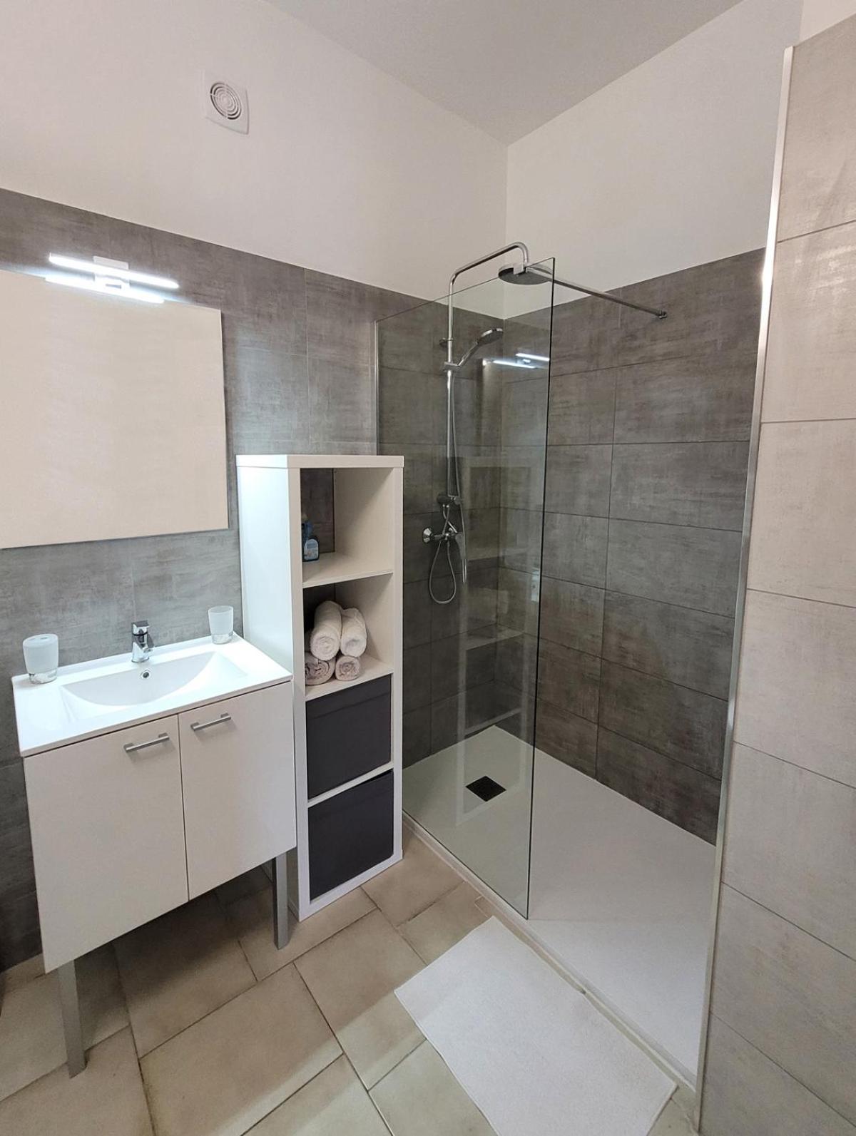 APPARTEMENTS DANS VILLA EN REZ DE JARDIN, photo 29
