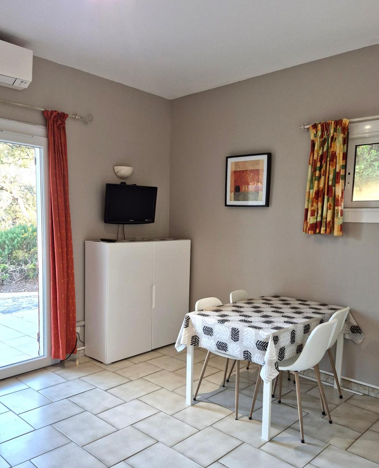 APPARTEMENTS DANS VILLA EN REZ DE JARDIN, photo 7