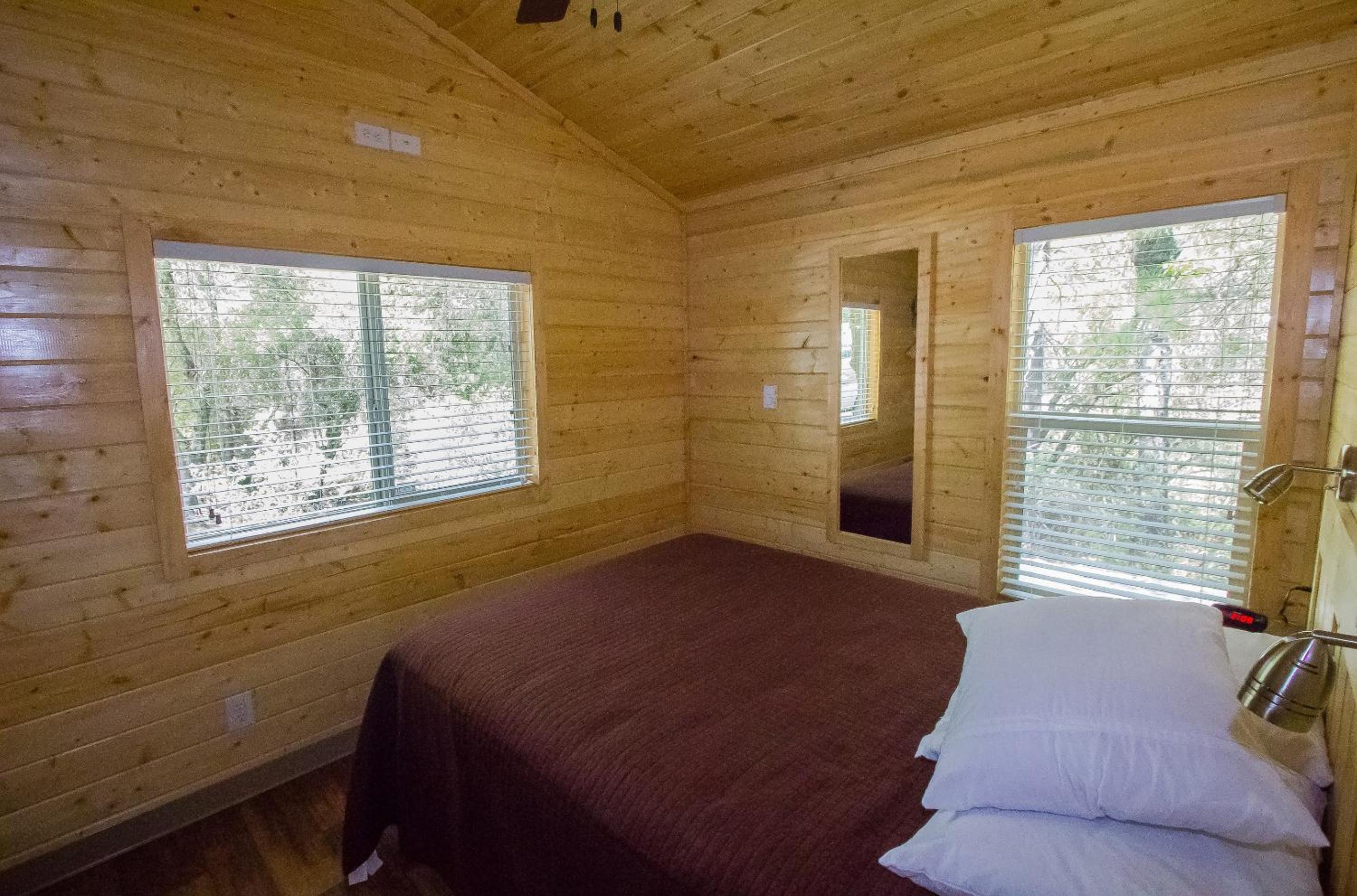Miscellaneous Market Vacations - Lake of the Springs Camping Resort Cottage 1 - Property Image 2