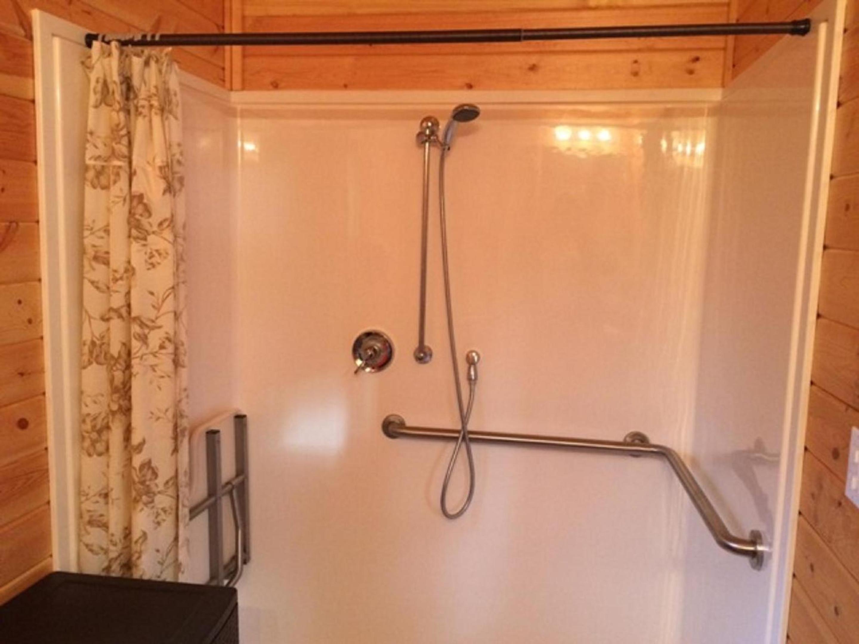 Miscellaneous Market Vacations - Lake of the Springs Camping Resort Cottage 7 - Property Image 3